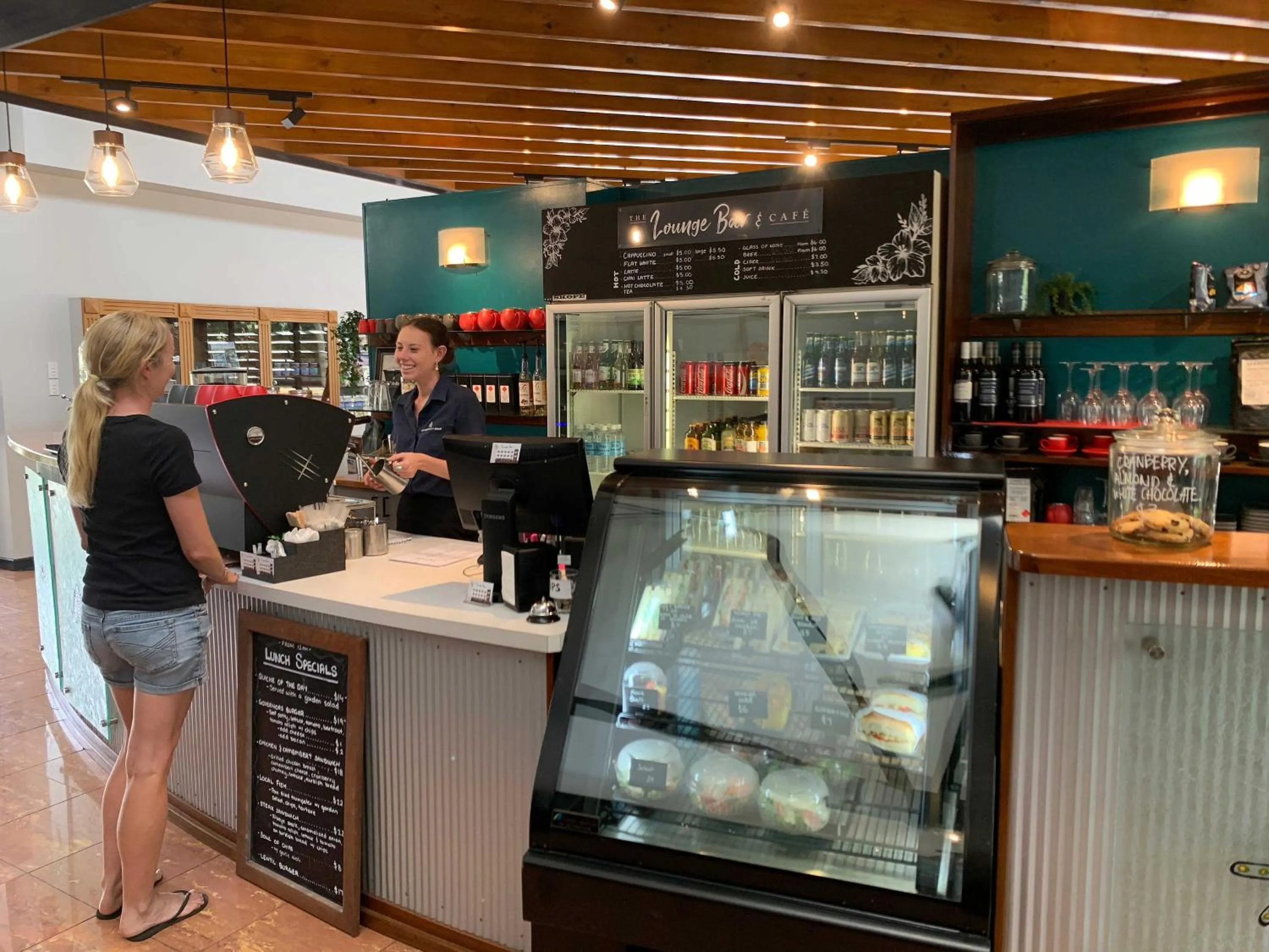 Restaurant/places to eat in Governors Lodge