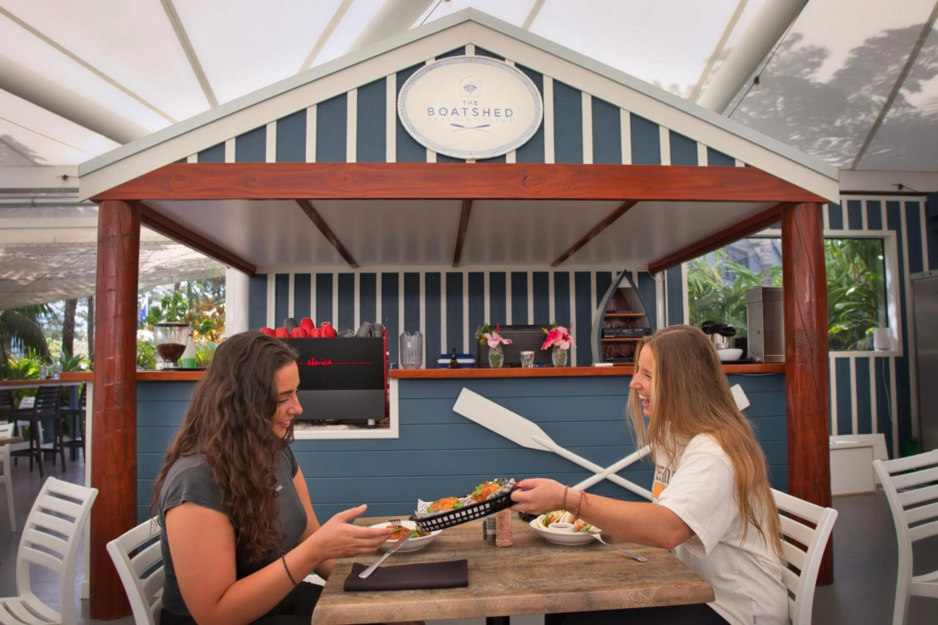 Restaurant/places to eat in Governors Lodge