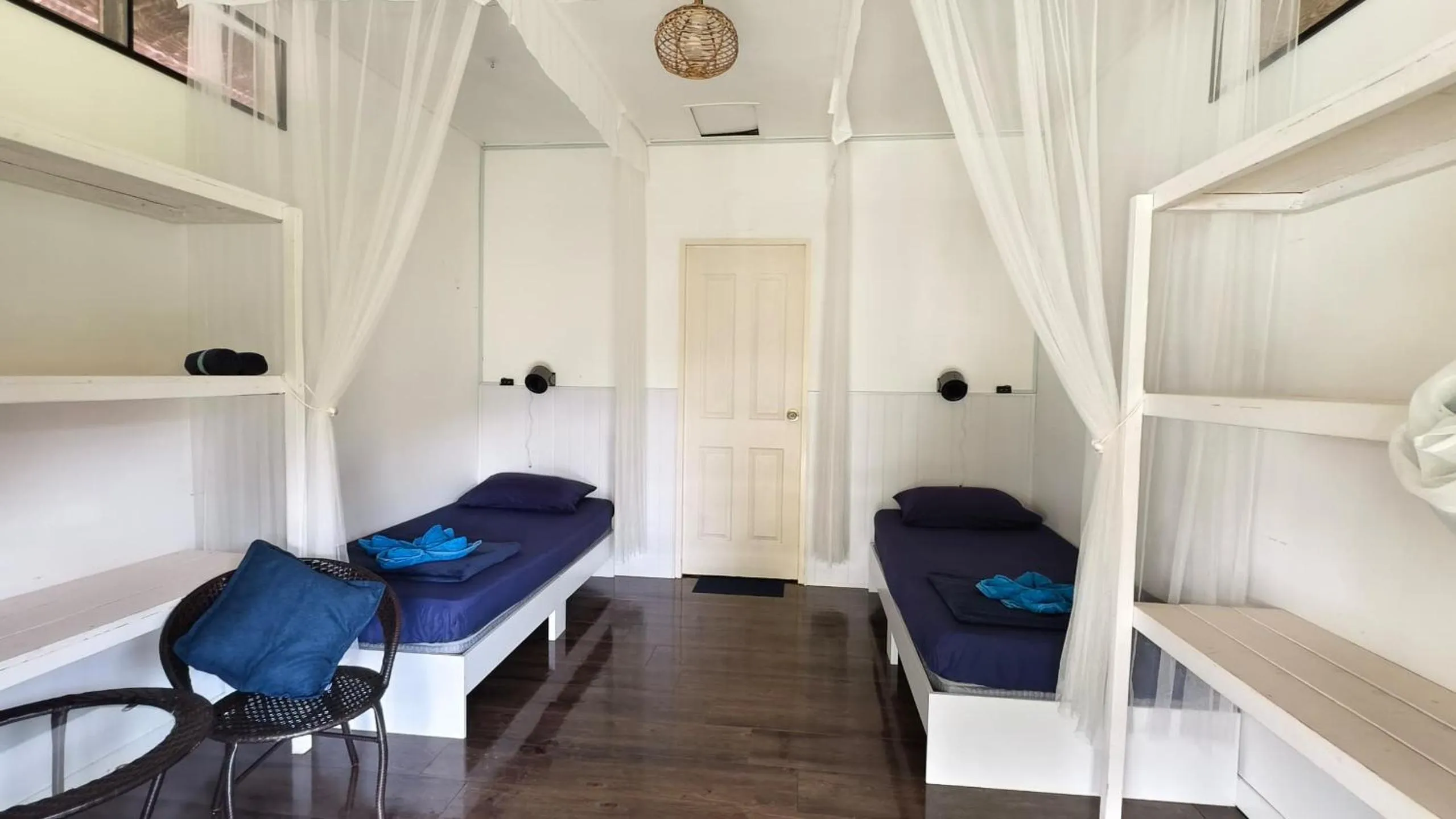 Bedroom, Bed in Bigfin beach resort