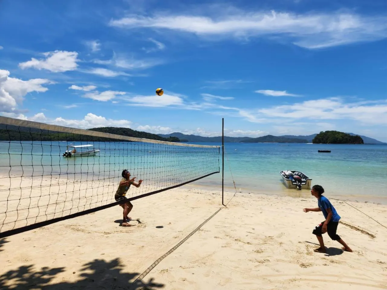 Beach in Bigfin beach resort