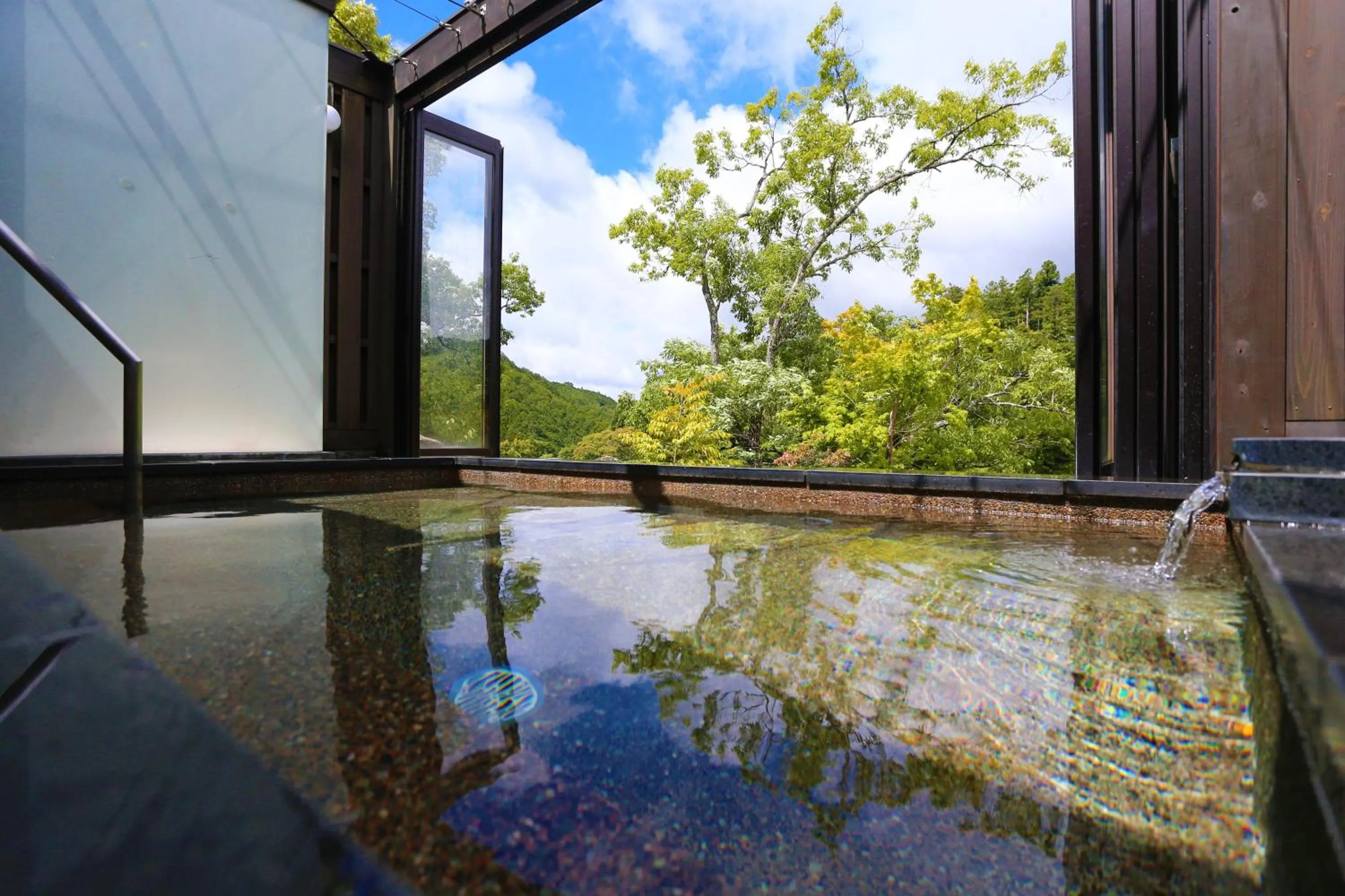 Open Air Bath in Momijiya Honkan Takaosansou