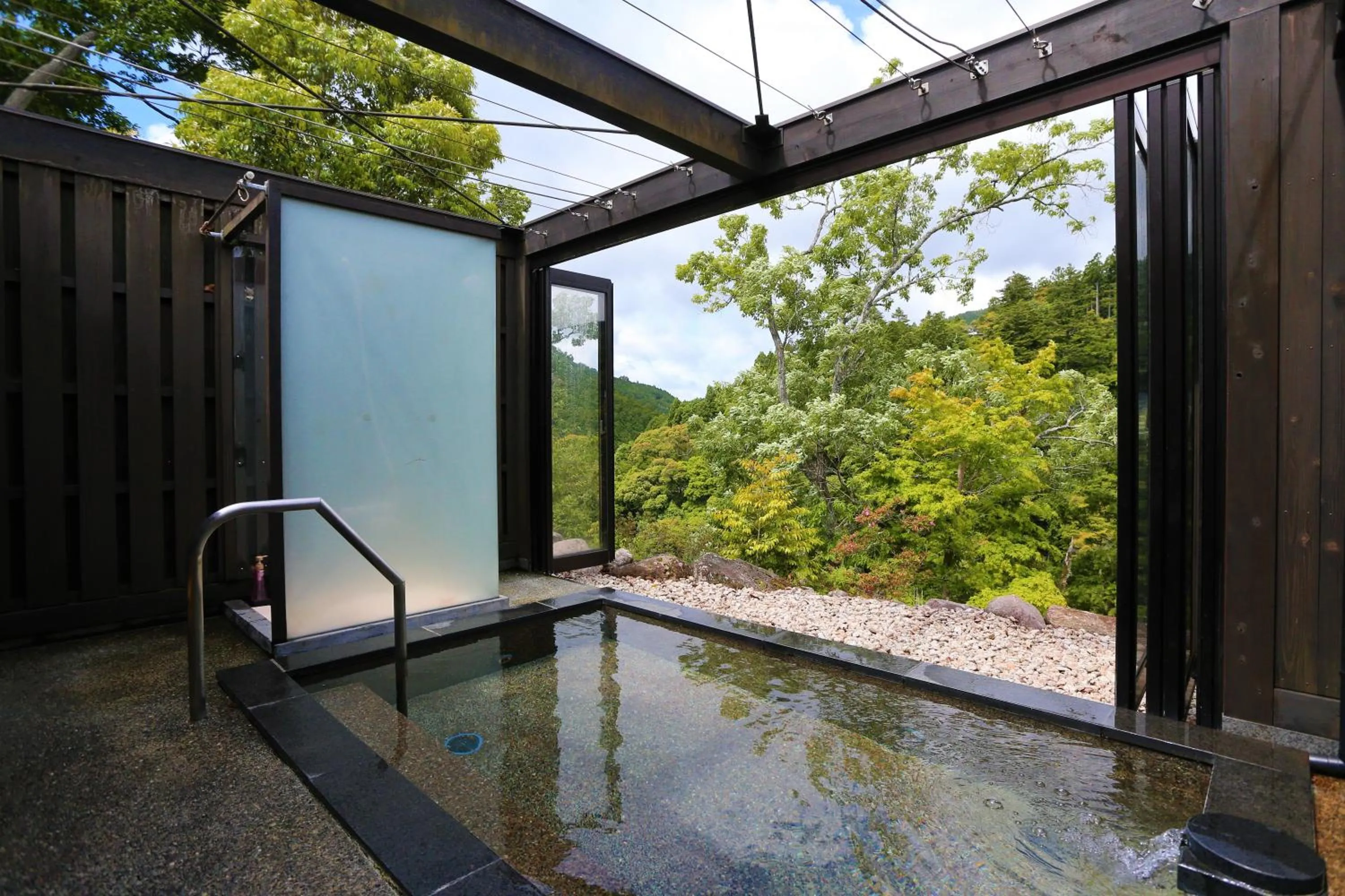 Open Air Bath in Momijiya Honkan Takaosansou