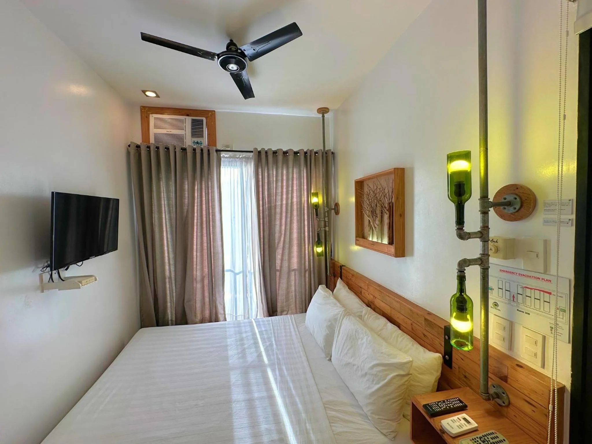 Solo Standard Room in Containers by Eco Hotels