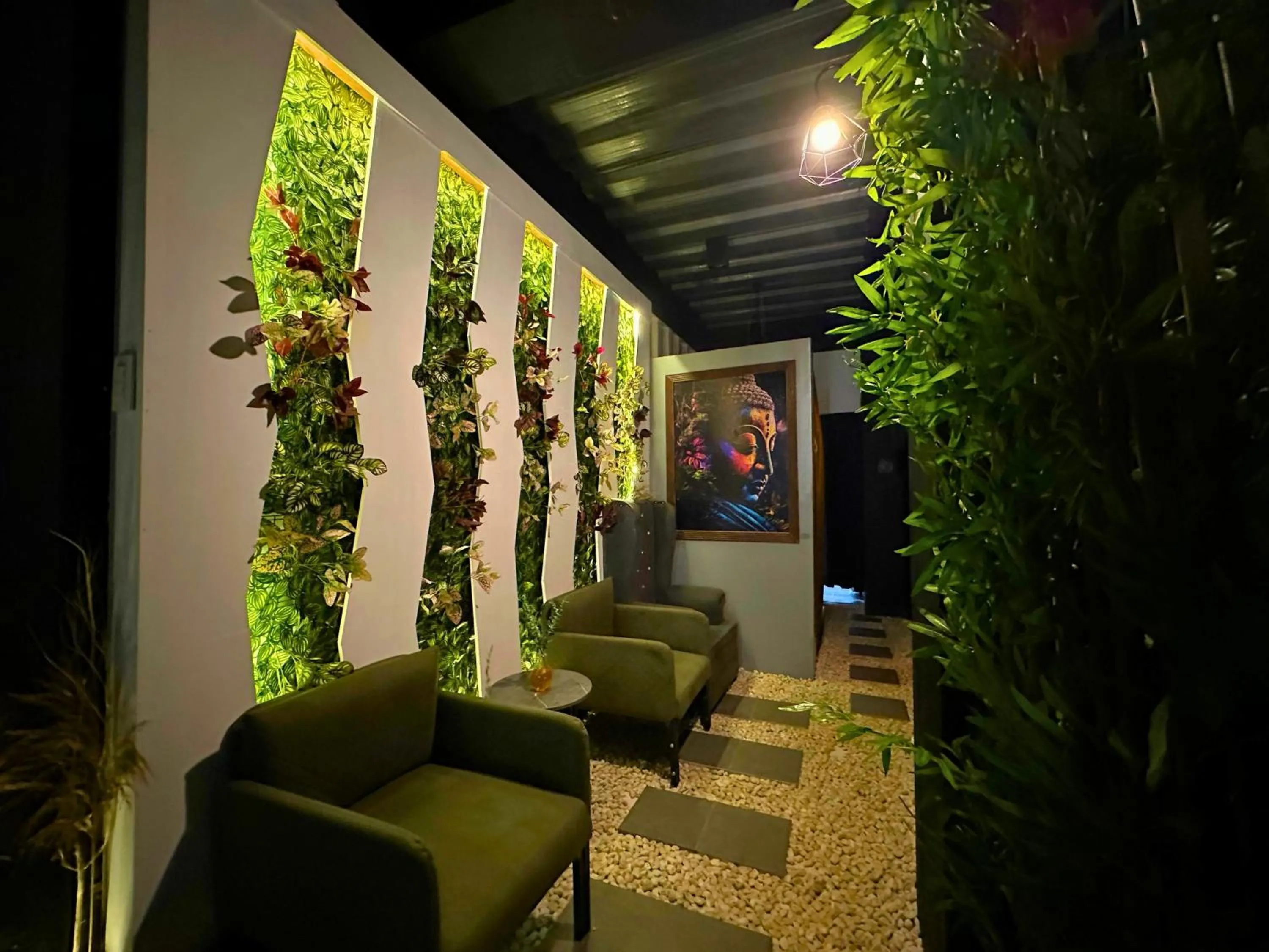 Spa and wellness centre/facilities in Containers by Eco Hotels