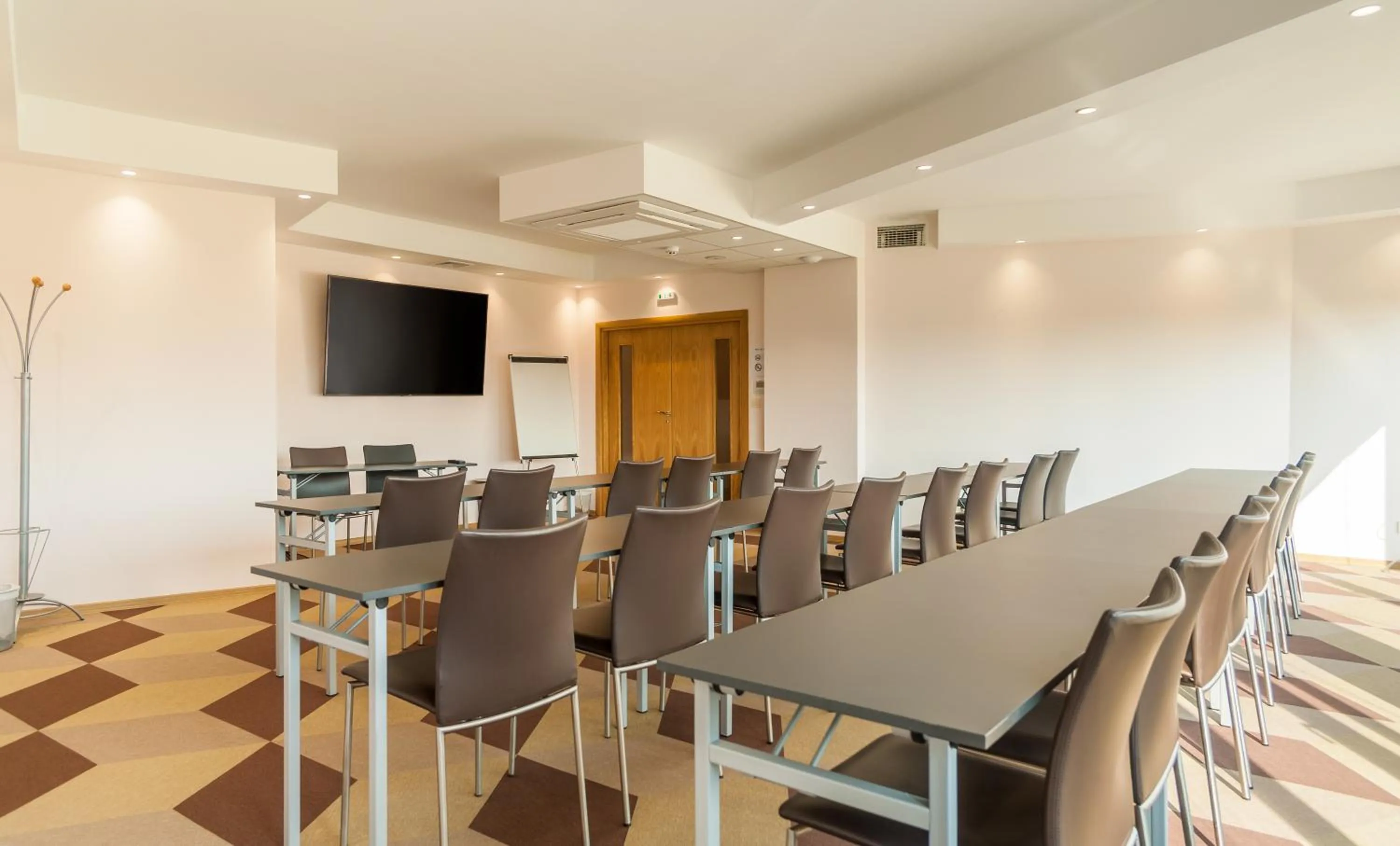 Business facilities in Amiral Hotel