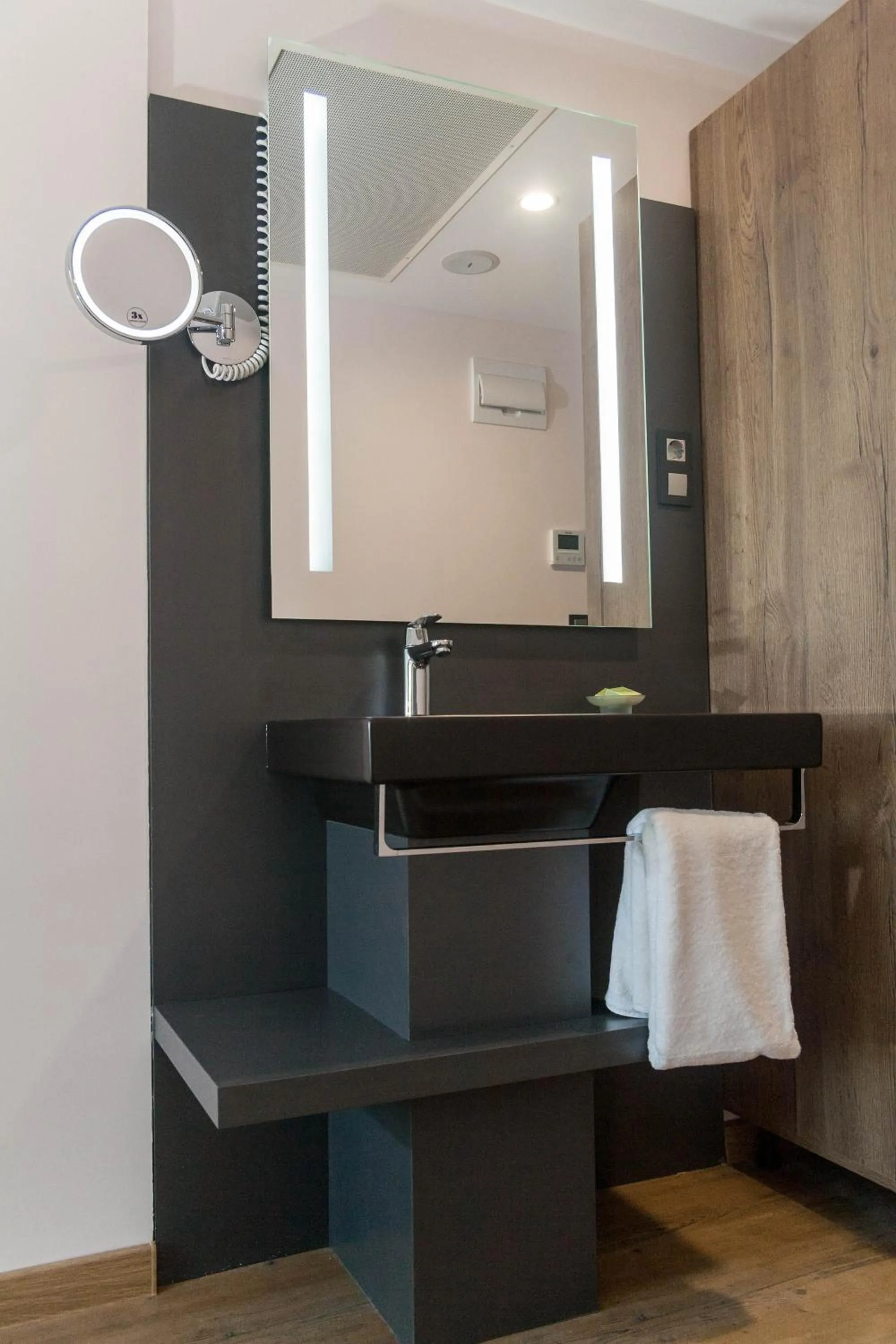 Area and facilities in Amiral Hotel