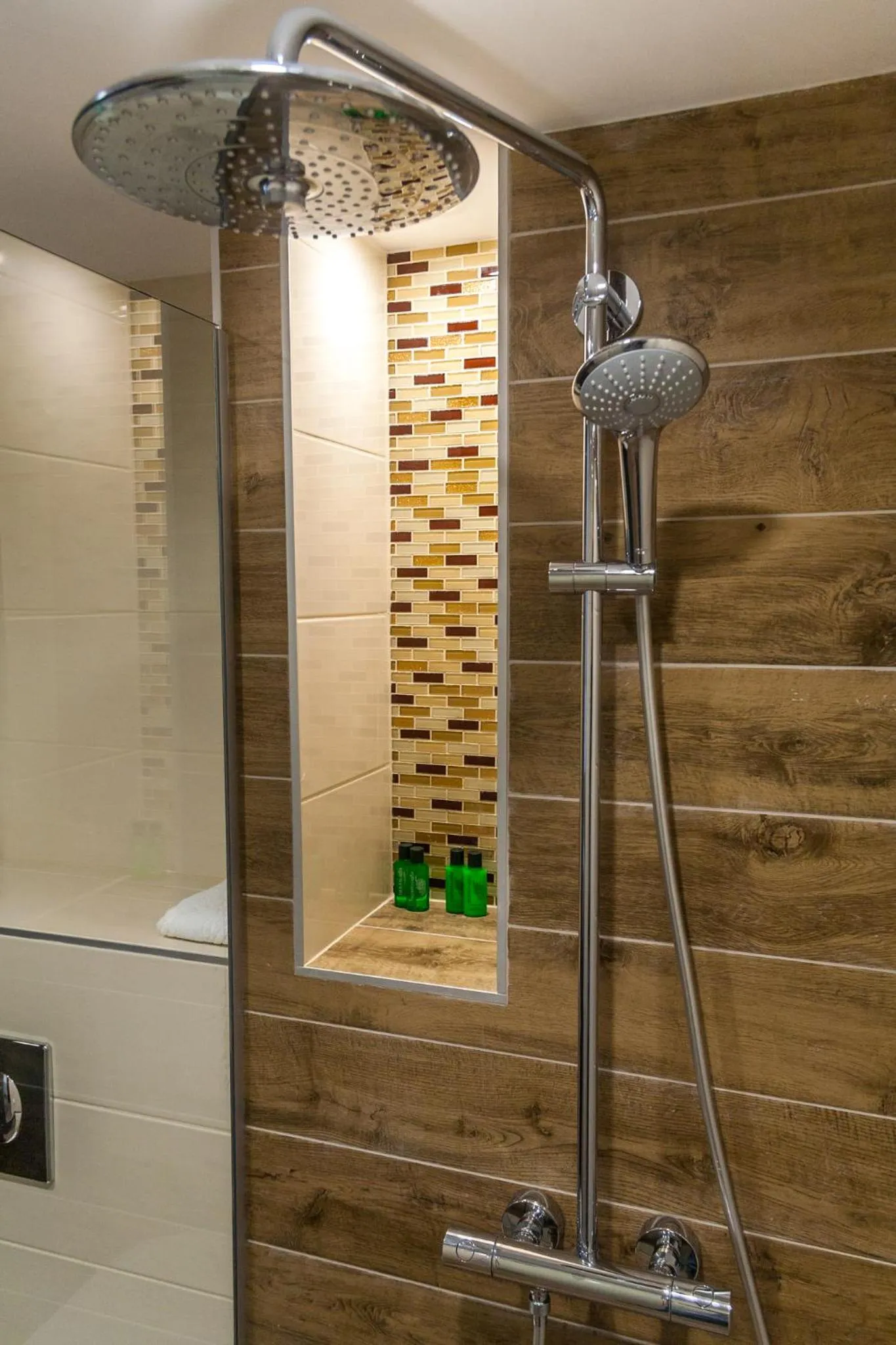 Shower in Amiral Hotel