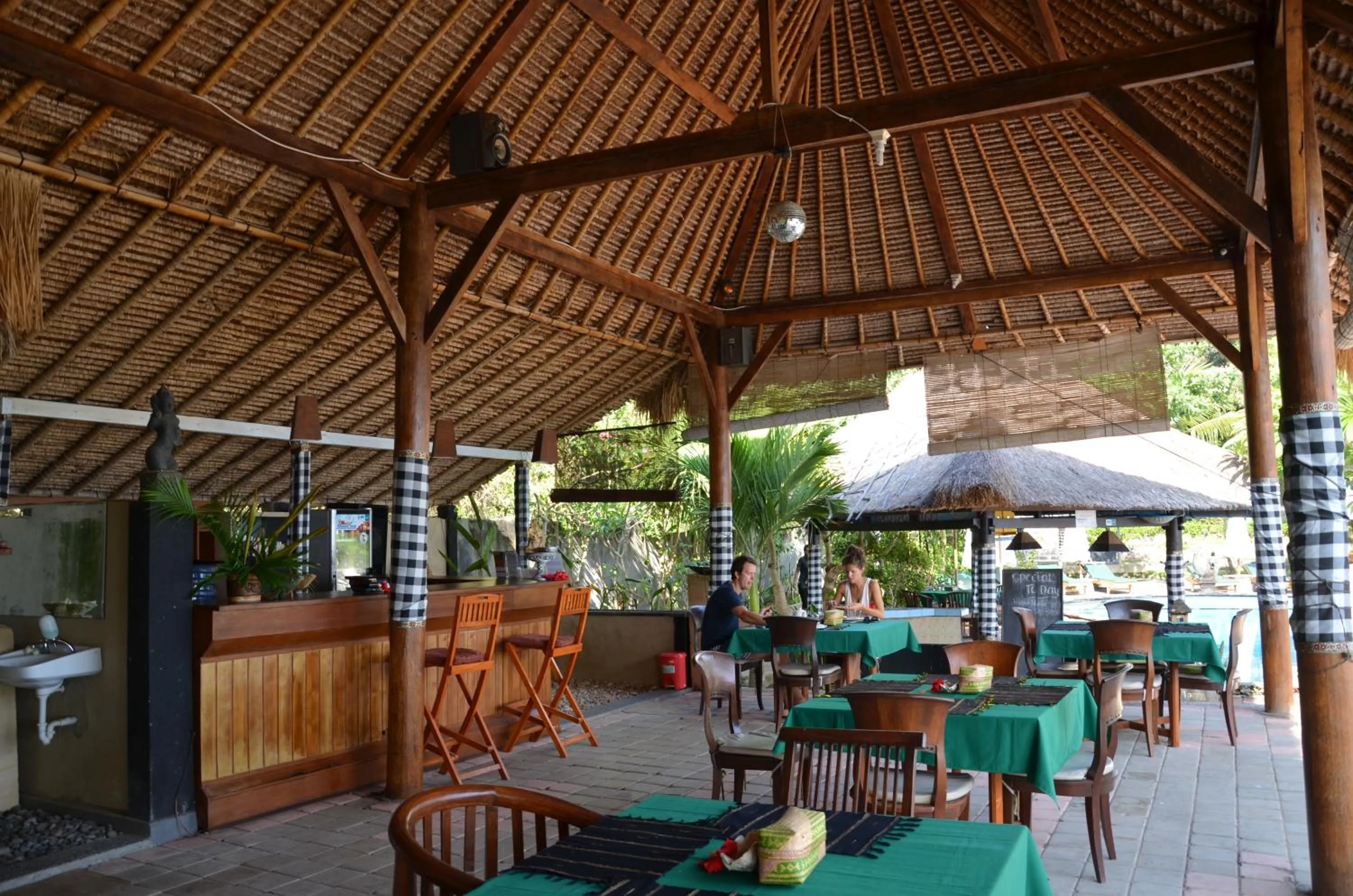Restaurant/places to eat in Tamarind Beach Bungalow