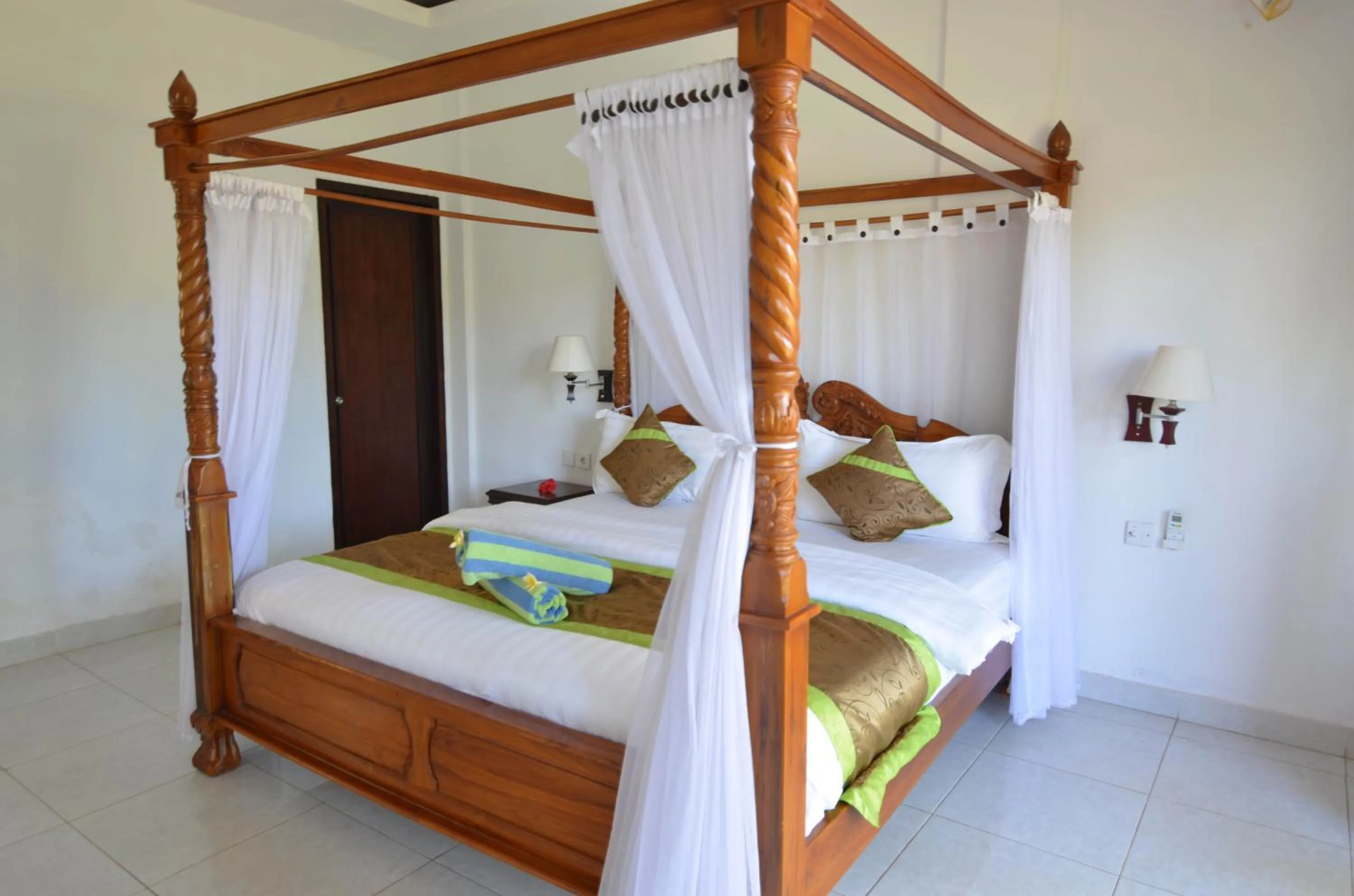 Bedroom, Bed in Tamarind Beach Bungalow