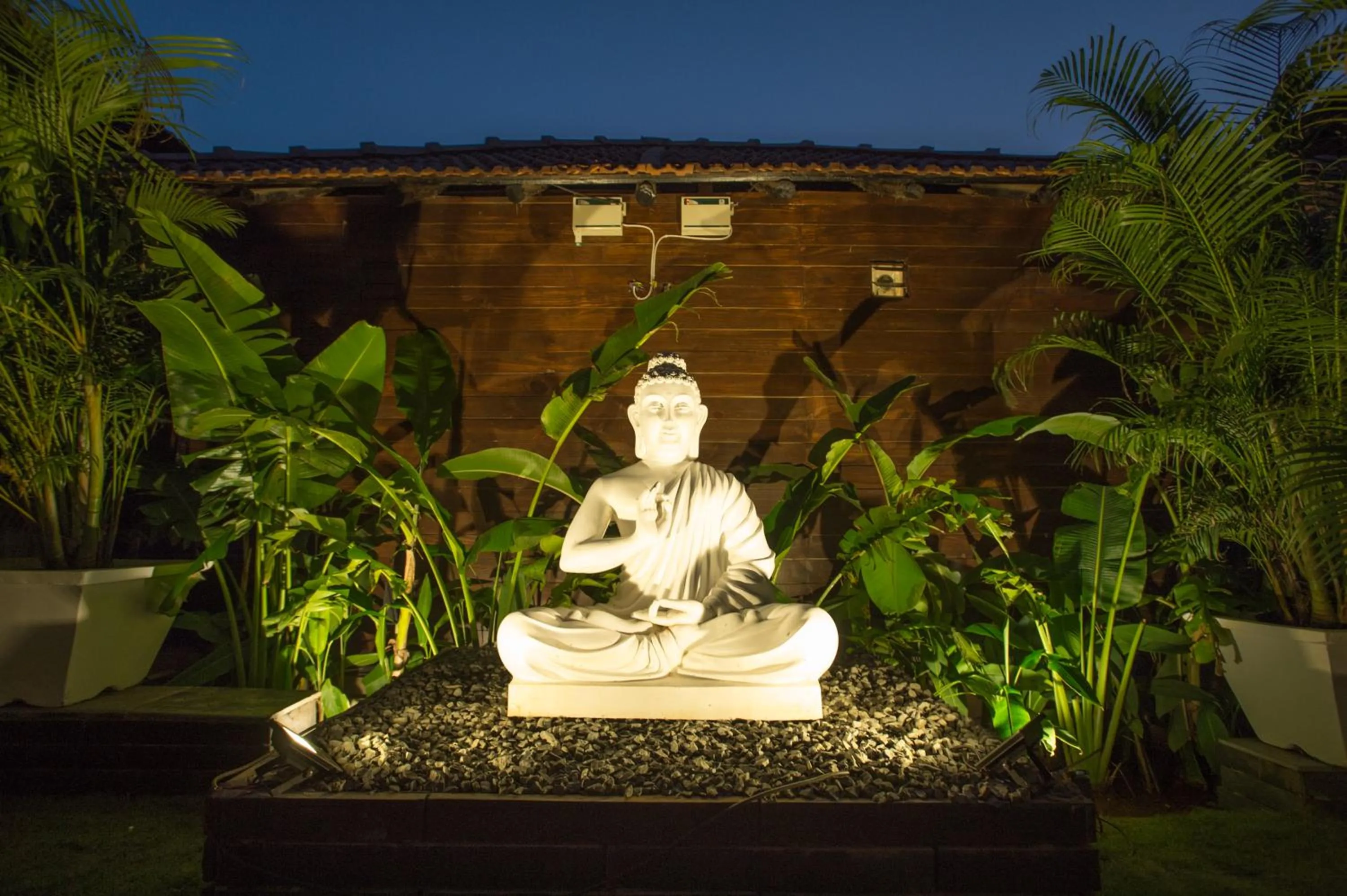 Night in SinQ Beach Morjim