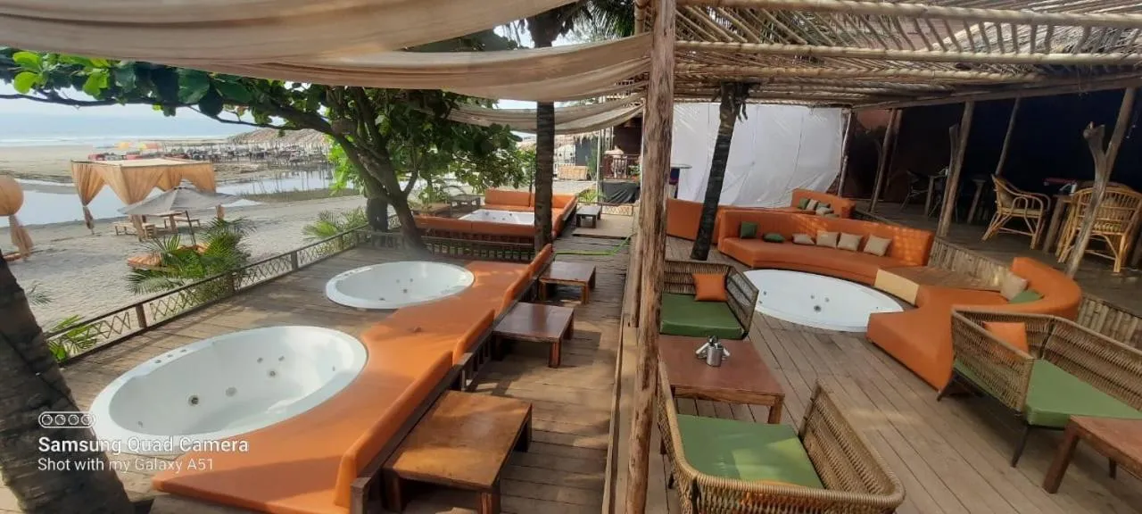 Restaurant/places to eat in SinQ Beach Morjim