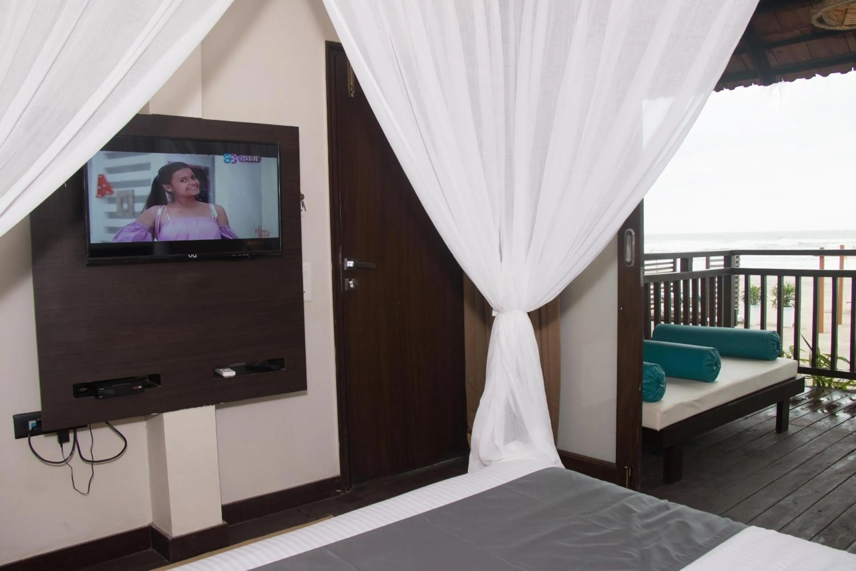 Bed in SinQ Beach Morjim