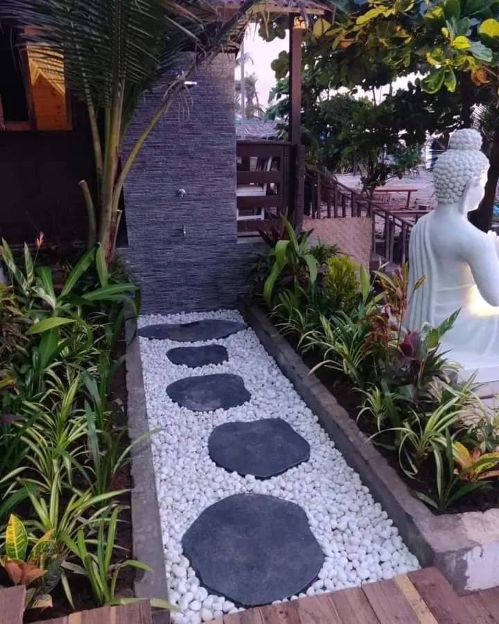 Garden in SinQ Beach Morjim