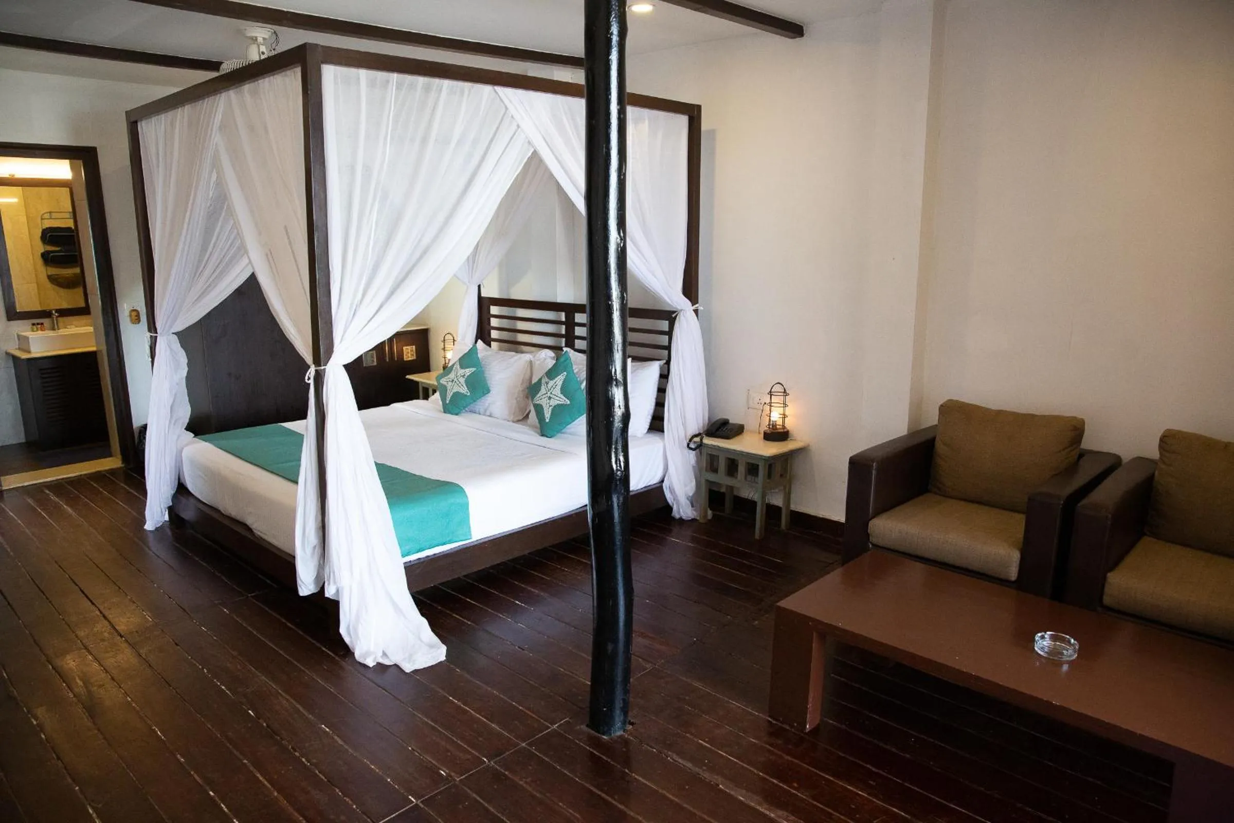 Photo of the whole room, Bed in SinQ Beach Morjim