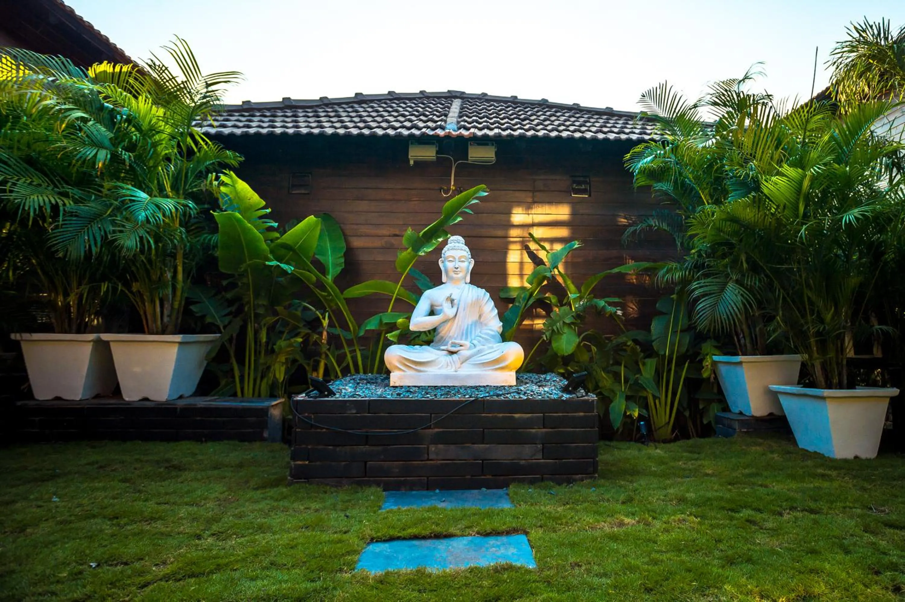 Facade/entrance in SinQ Beach Morjim