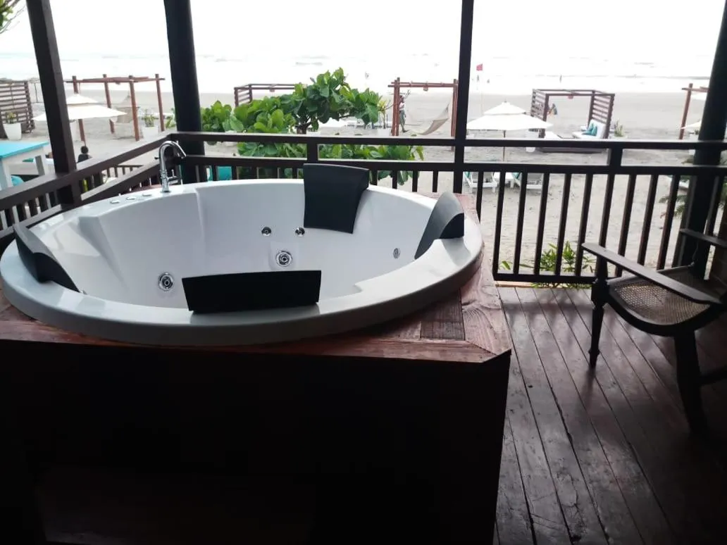 Area and facilities in SinQ Beach Morjim