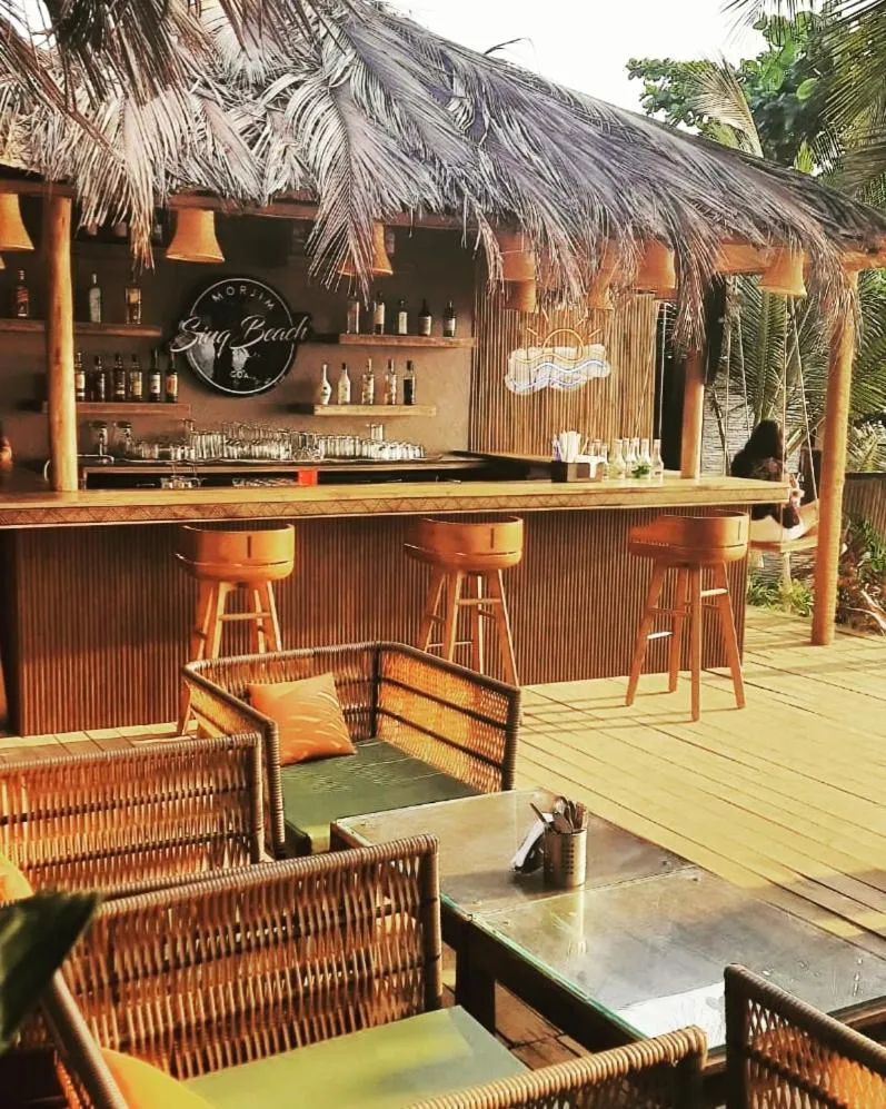 Restaurant/places to eat in SinQ Beach Morjim