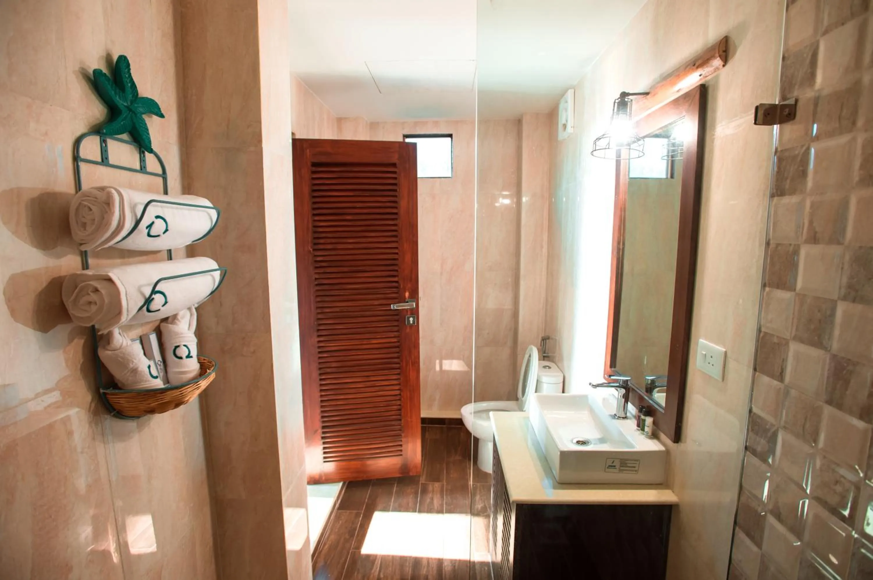 Bathroom in SinQ Beach Morjim