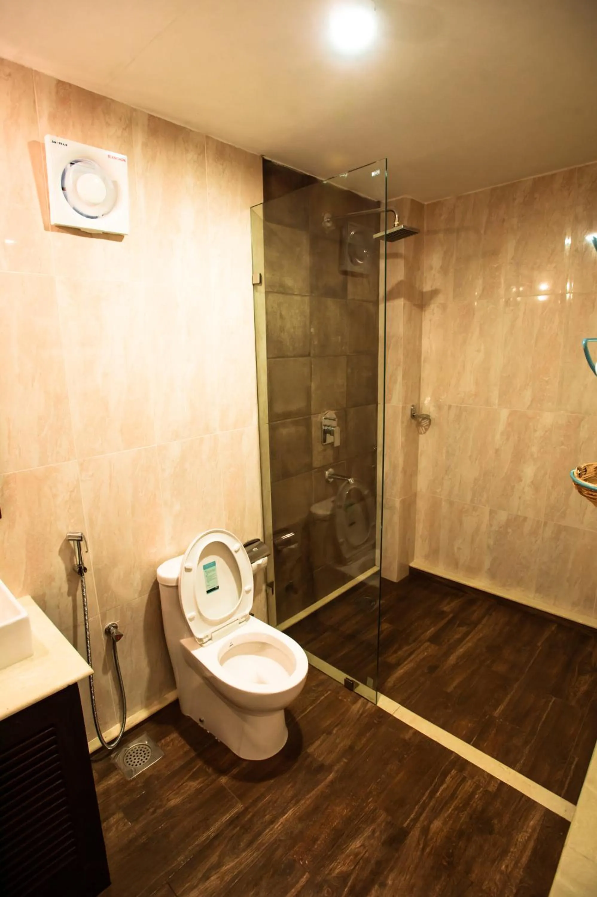 Bathroom in SinQ Beach Morjim