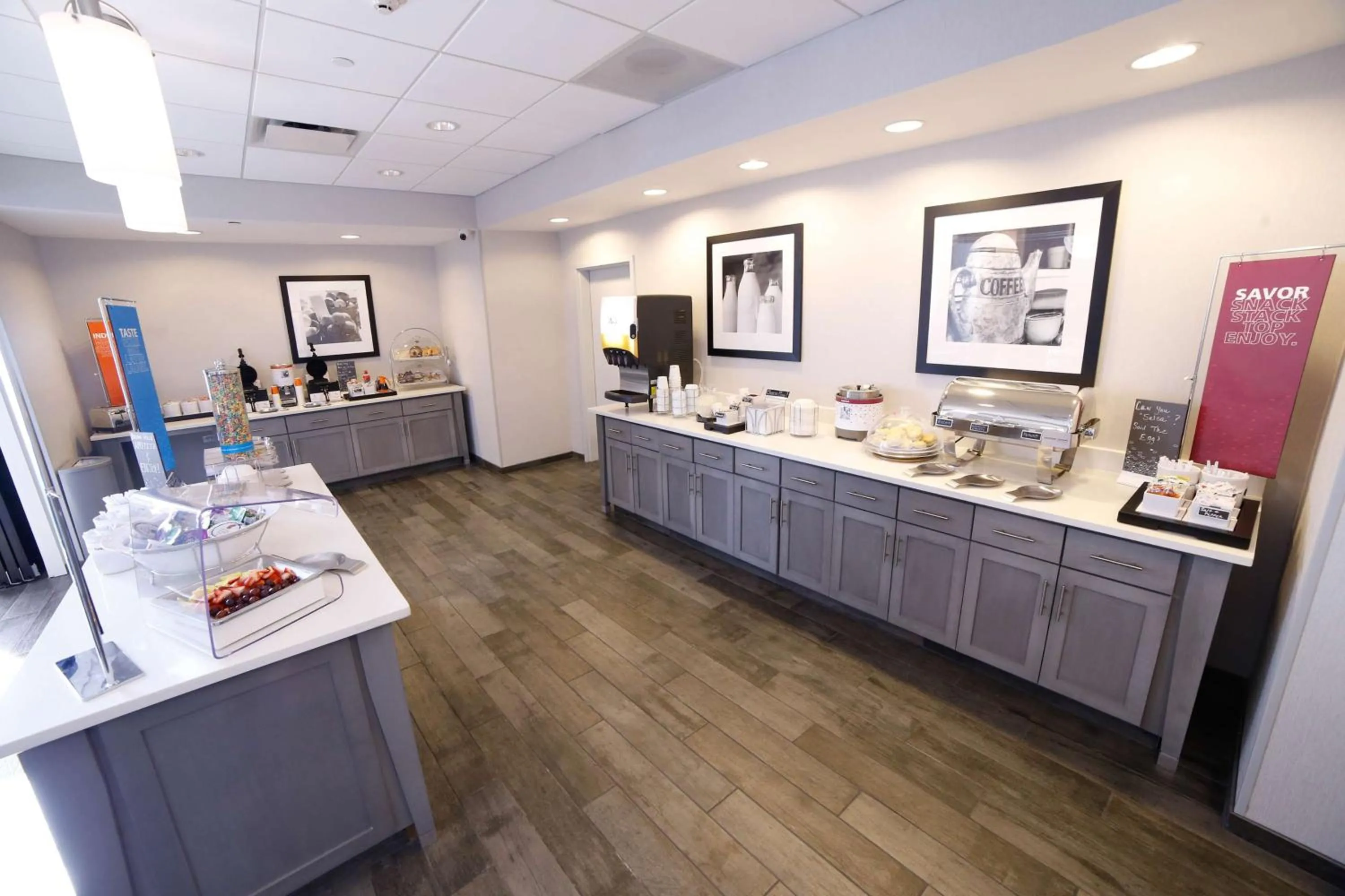 Dining area in Hampton Inn & Suites Forest City