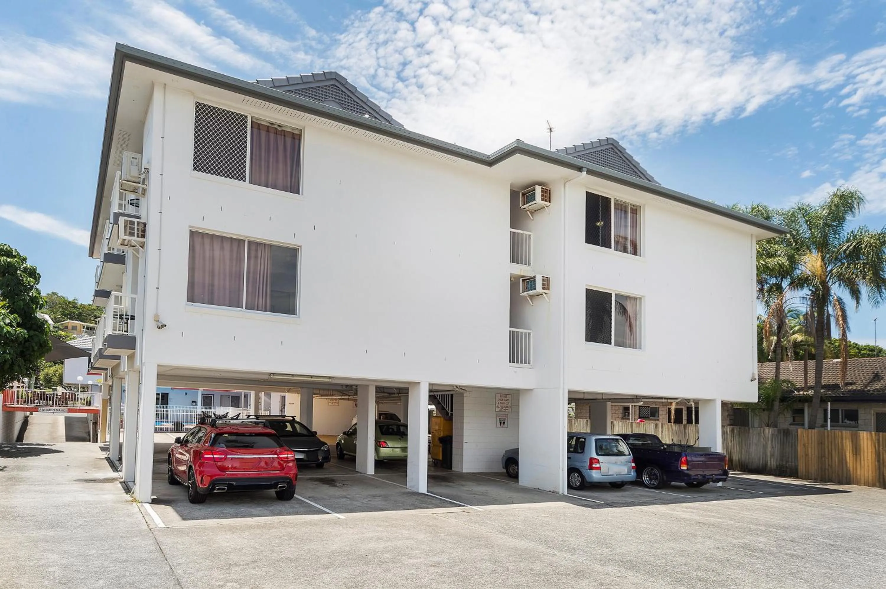 Facade/entrance in Sunshine Beach Resort