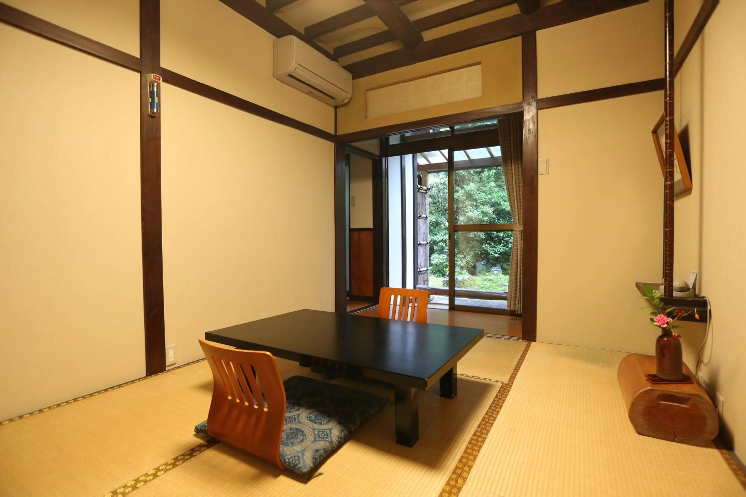 Photo of the whole room in Momijiya Annex