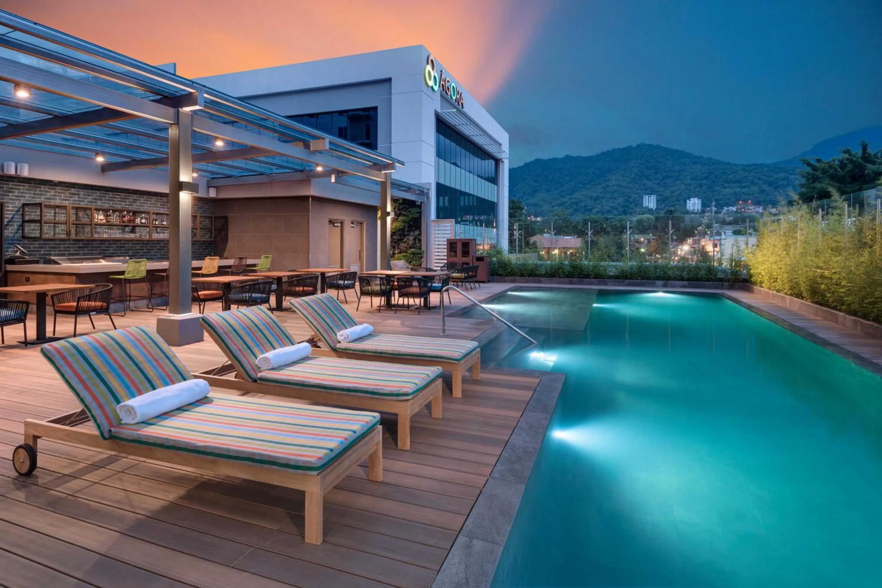 Swimming pool in Hyatt Place San Pedro