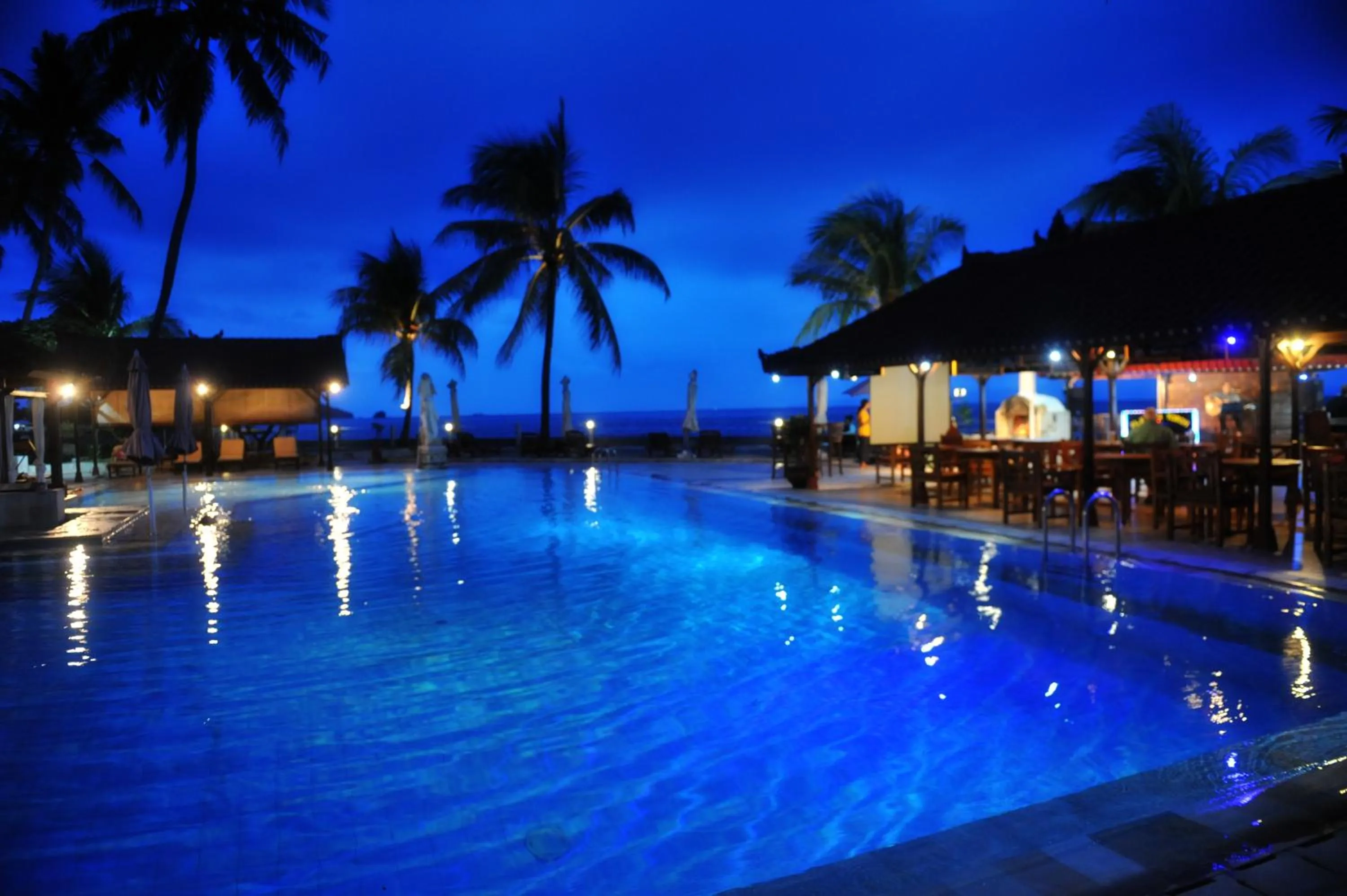 Swimming pool in Bali Palms Resort