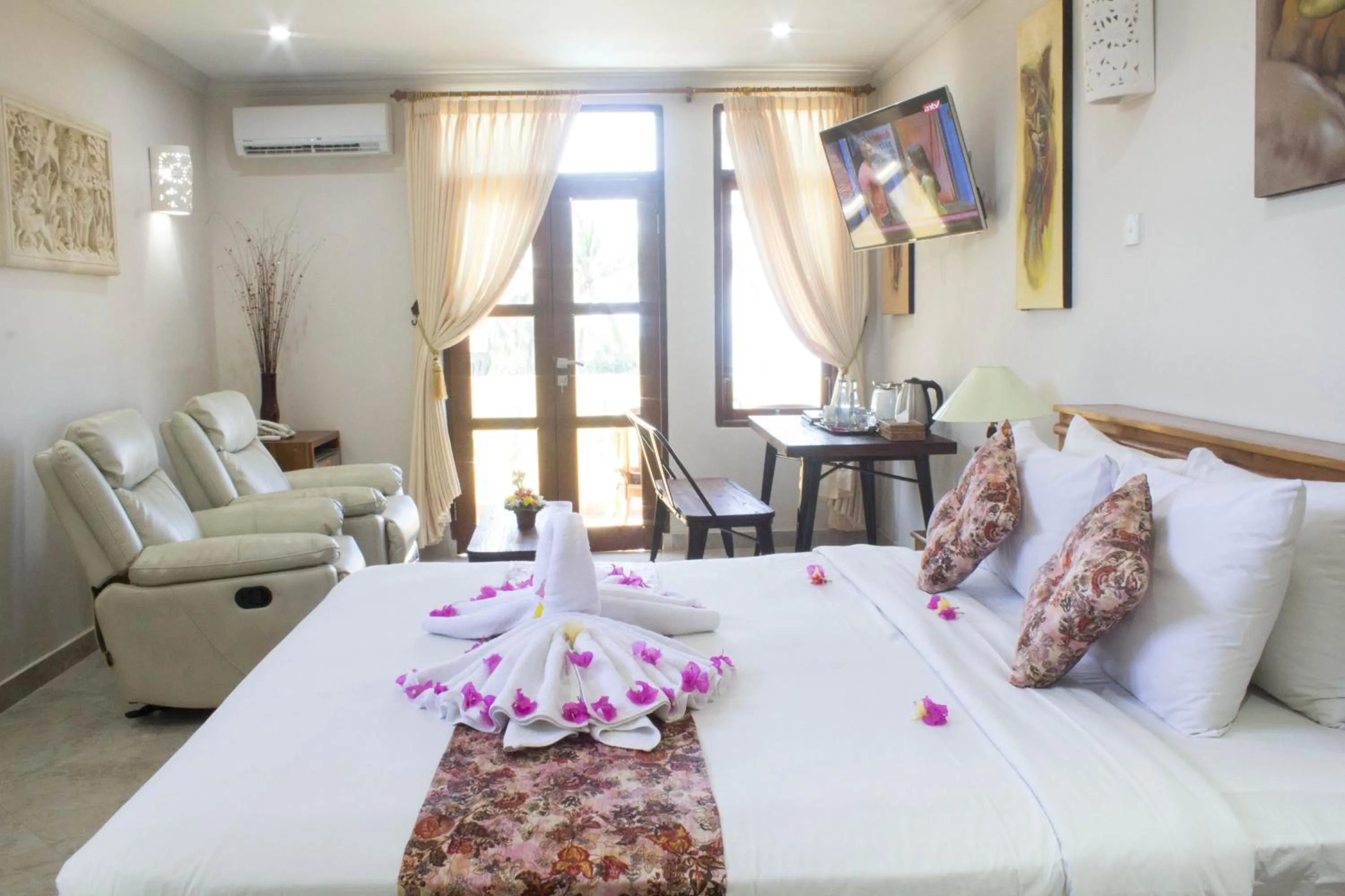 Bedroom, Bed in Bali Palms Resort