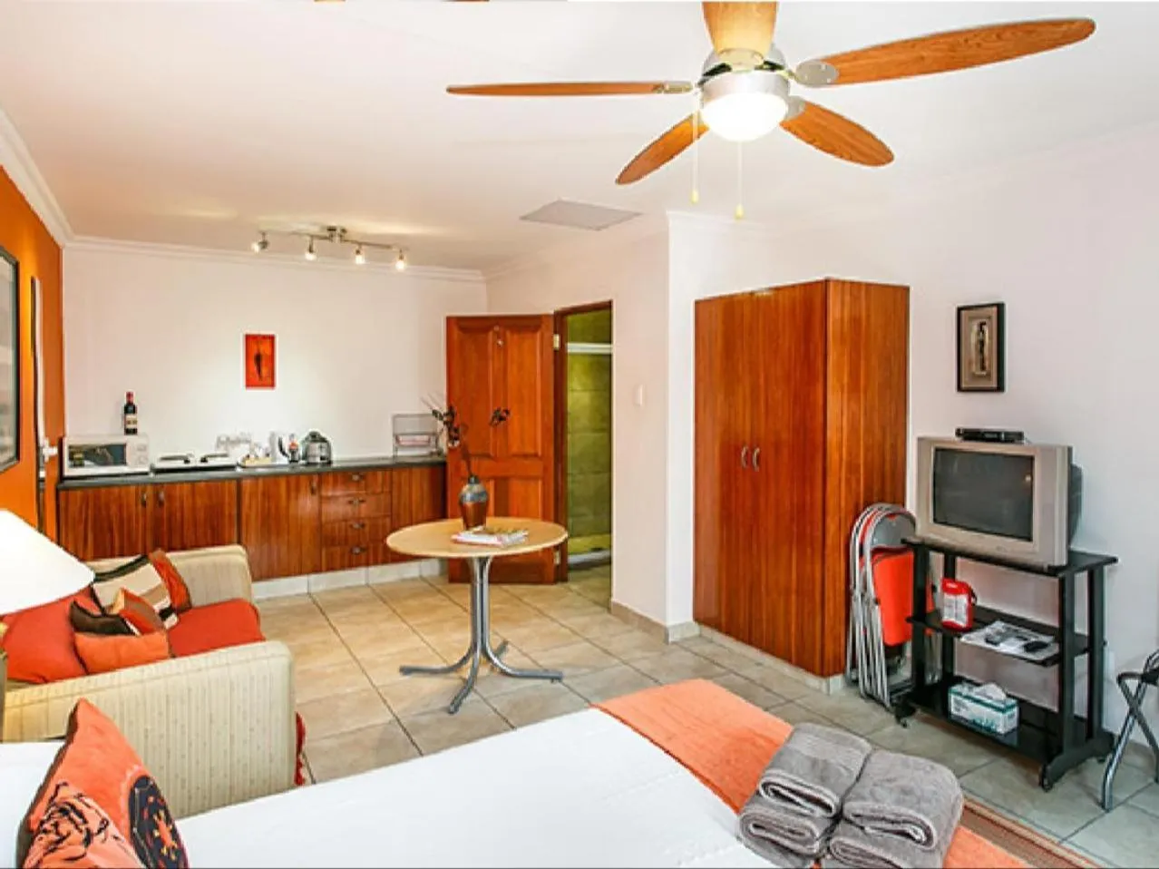 Photo of the whole room, Bed in Gumtree Guest House