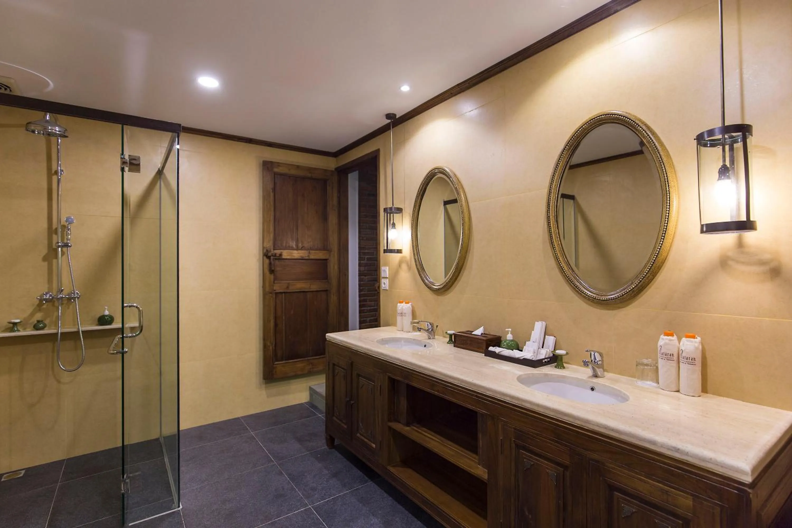 Bathroom in Plataran Borobudur