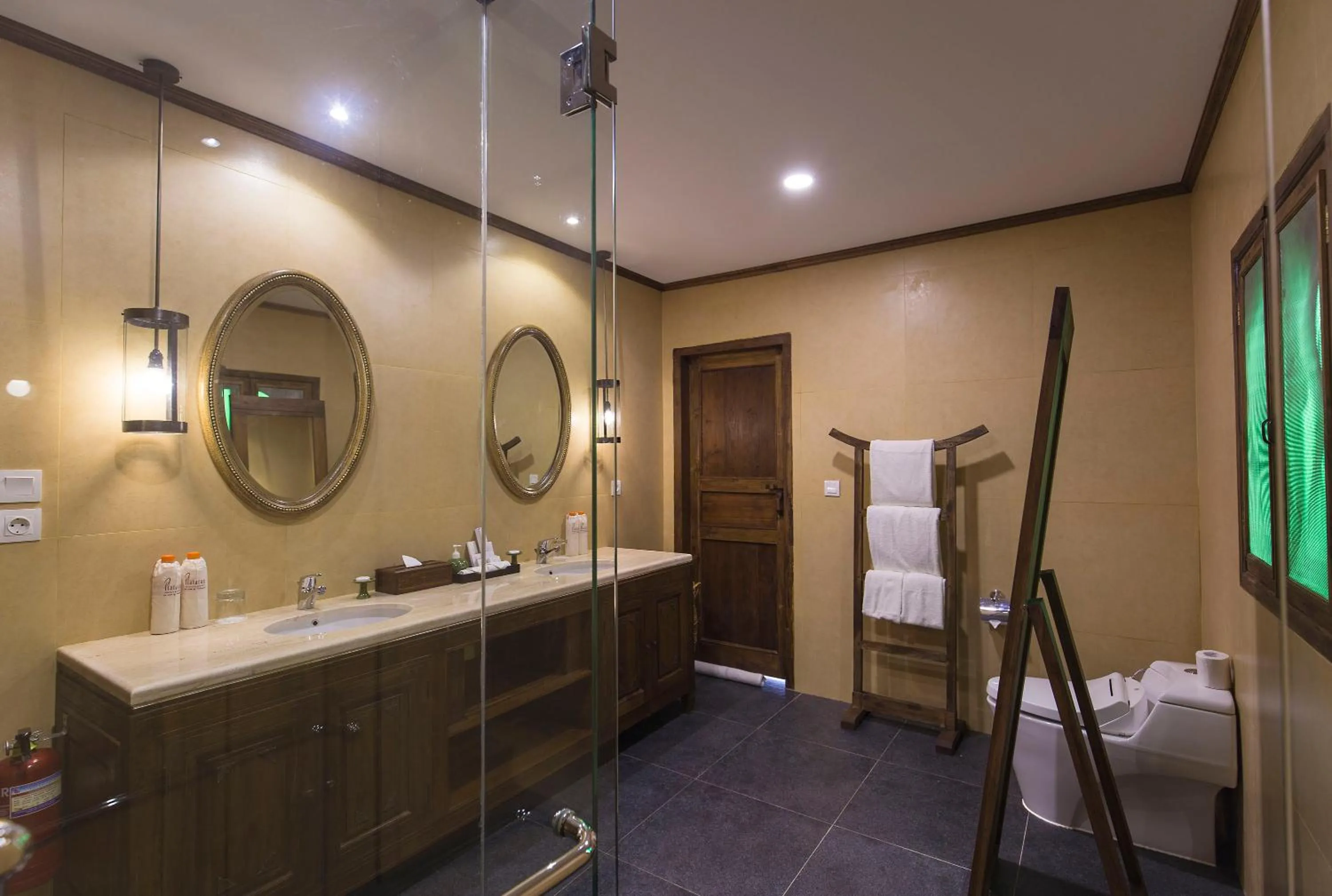 Bathroom in Plataran Borobudur