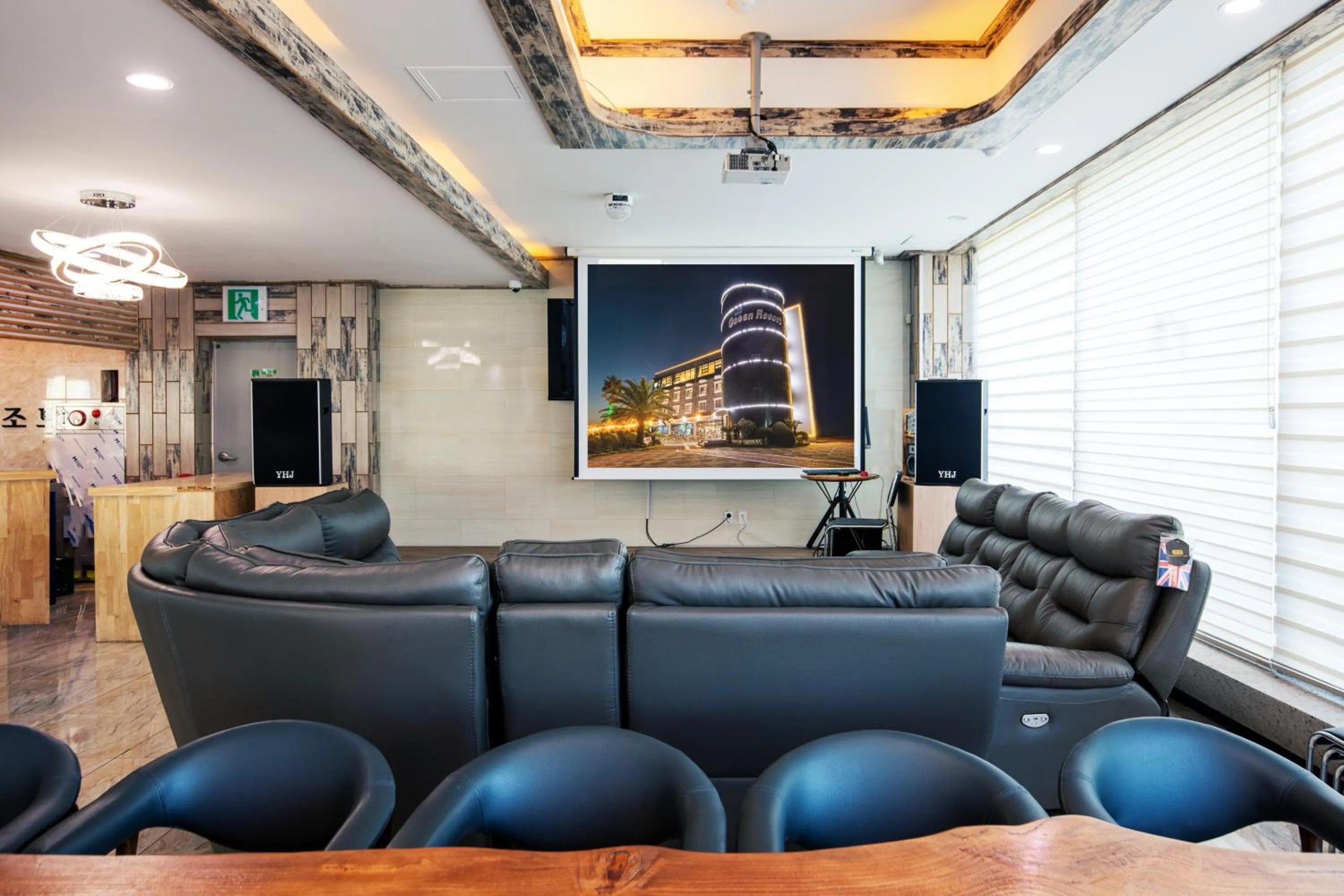 Lounge/Bar in New Ocean Resort