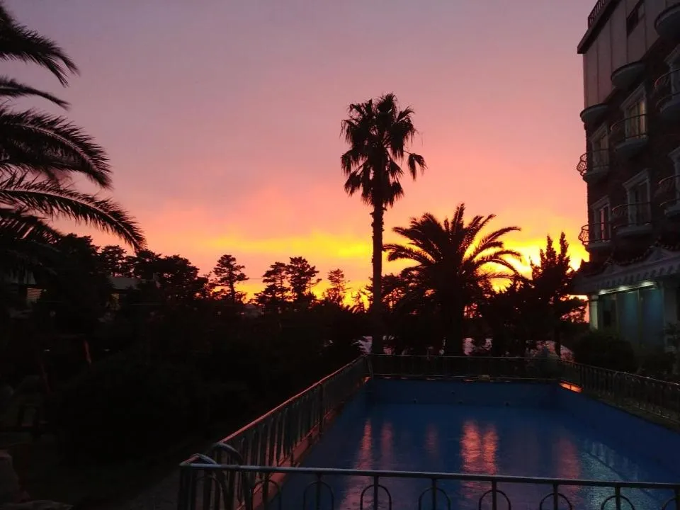 Sunrise/Sunset in New Ocean Resort