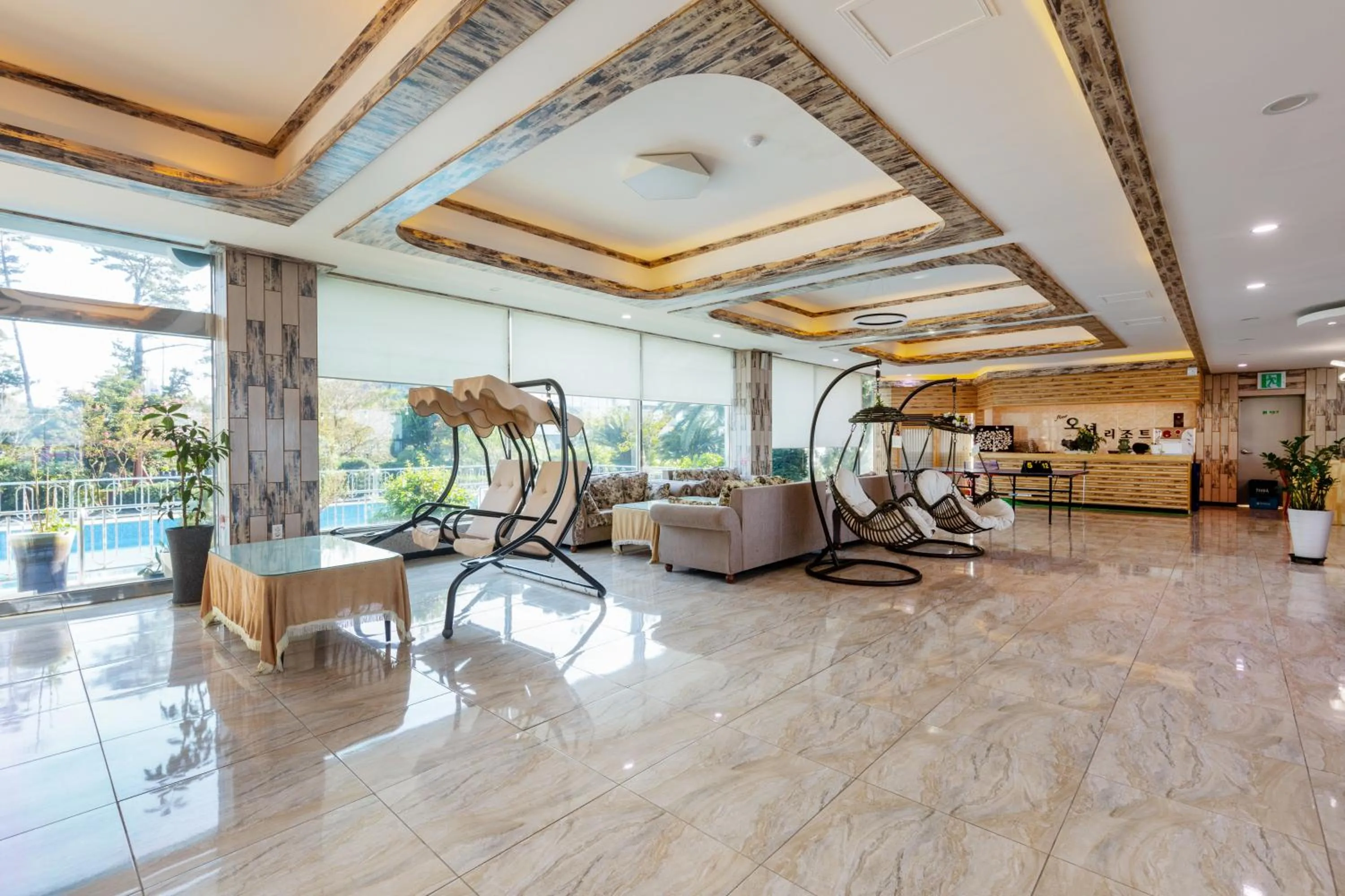 Restaurant/Places to Eat in New Ocean Resort