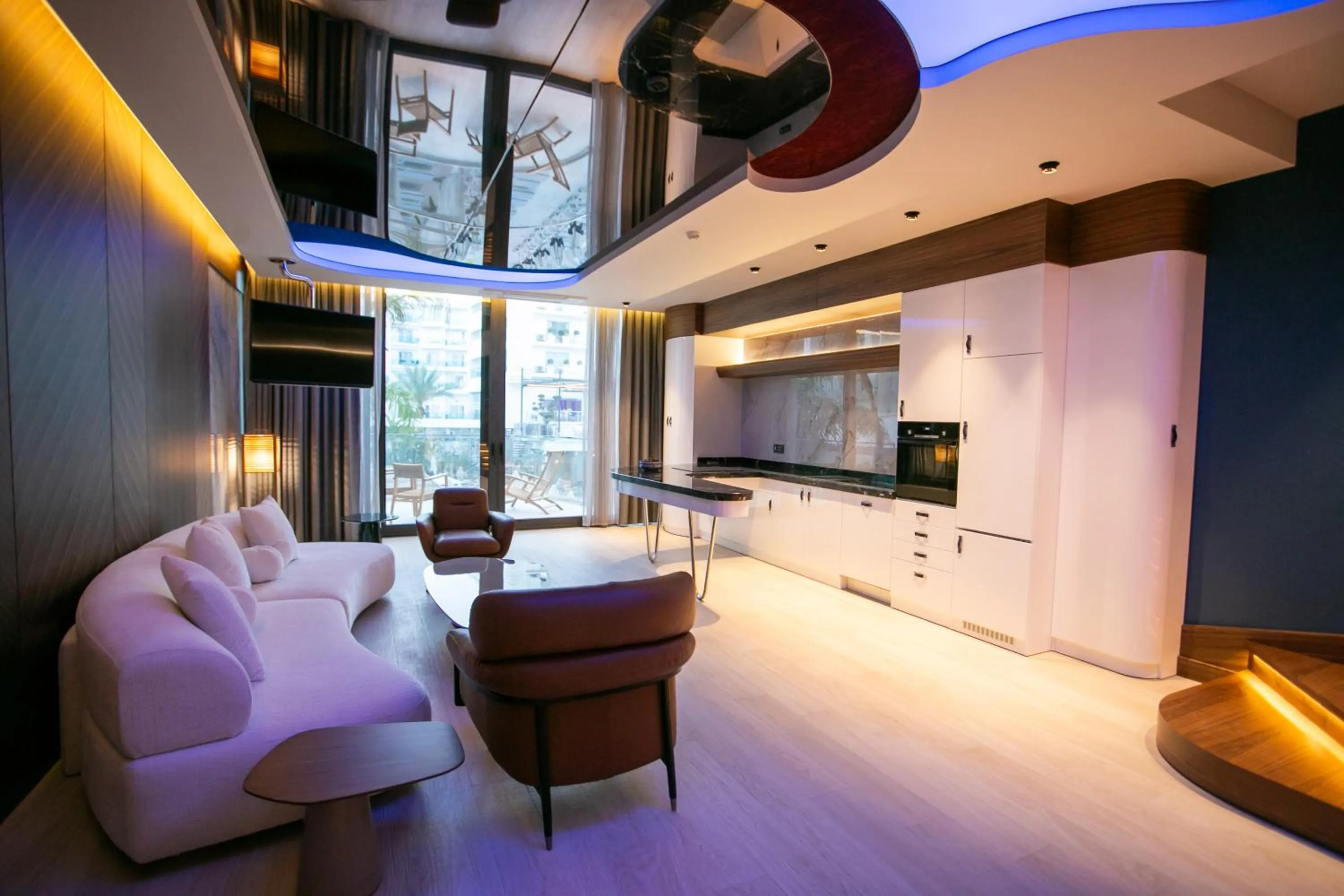 Kitchen or kitchenette in Lalila Blue Suites