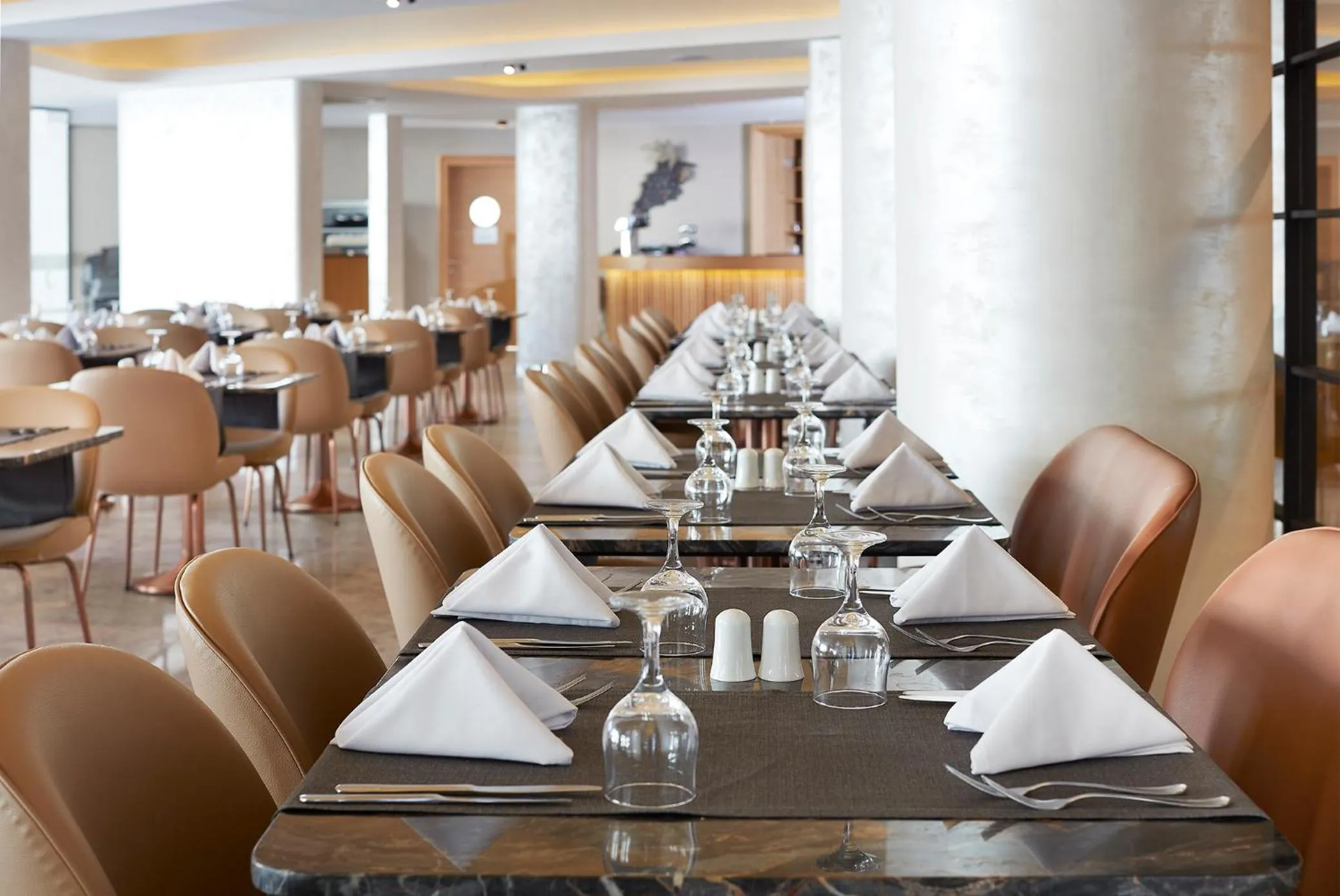 Restaurant/places to eat in Lalila Blue Suites