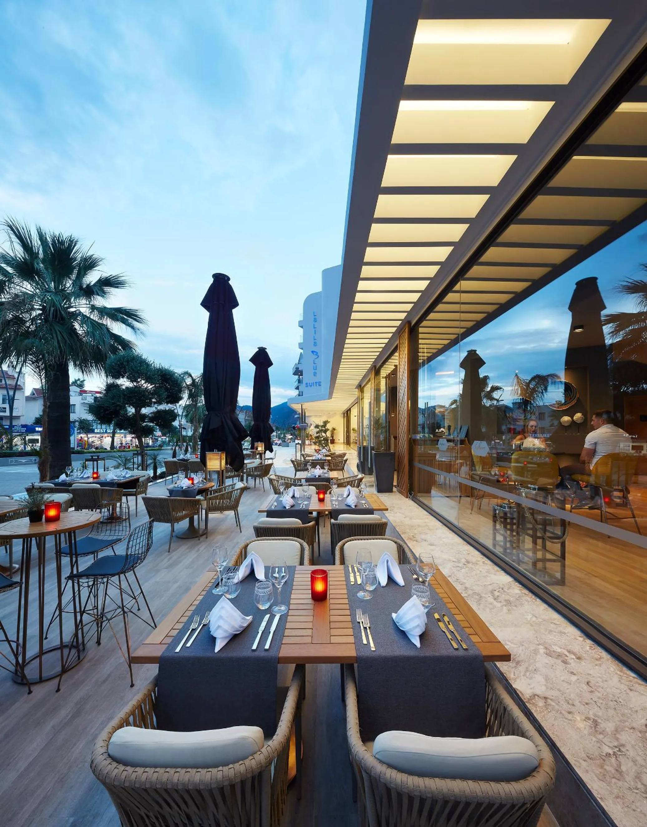 Restaurant/places to eat in Lalila Blue Suites