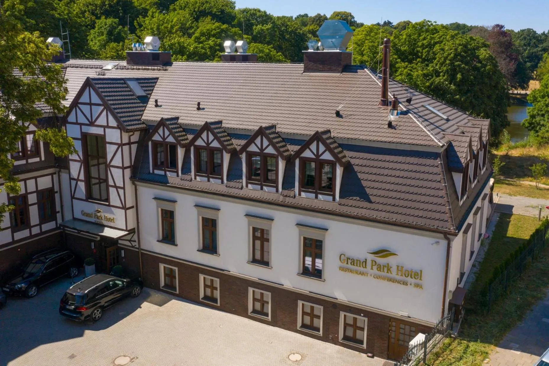 Property building in Grand Park Hotel