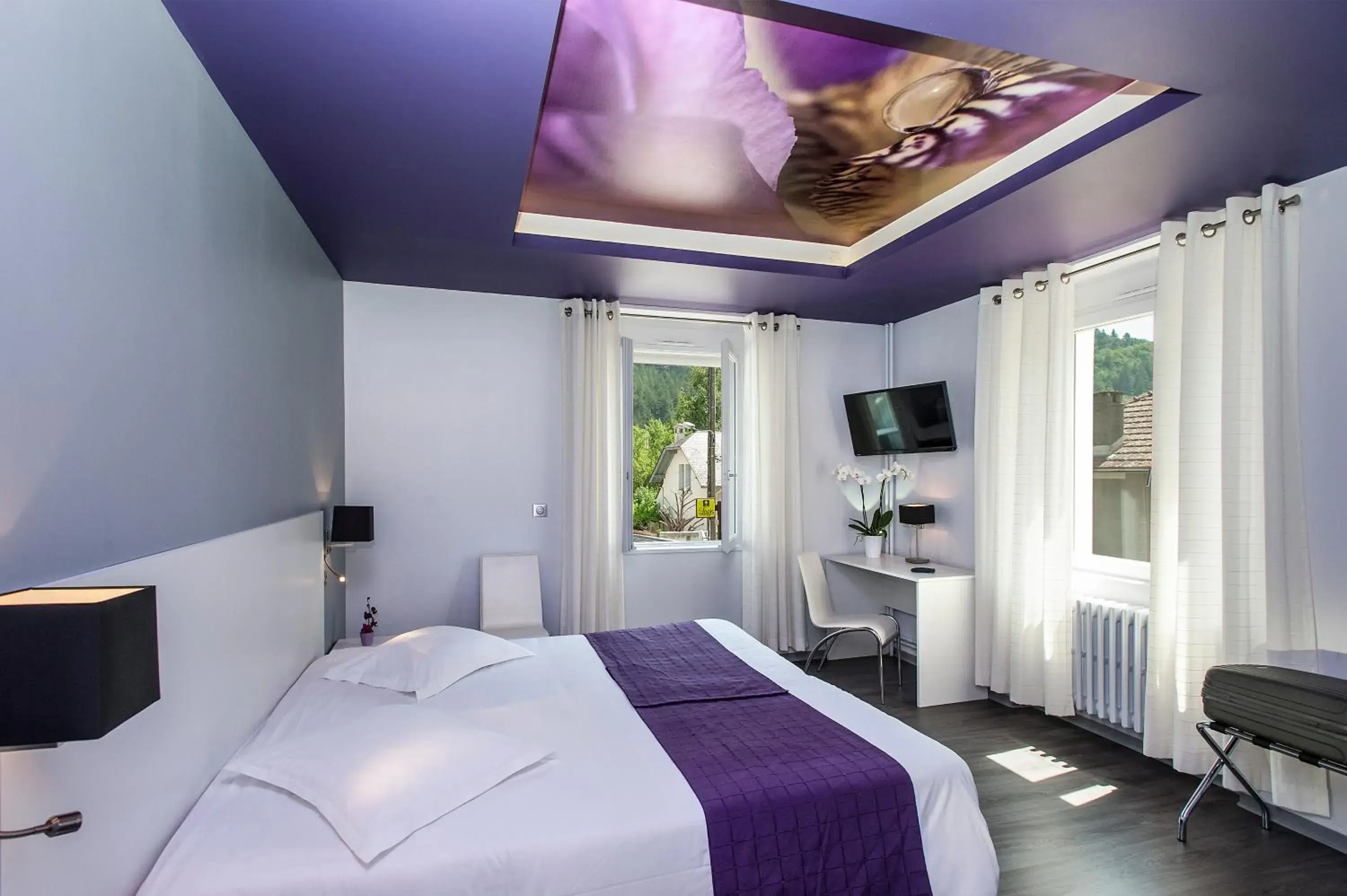 Double or Twin Room - Disability Access in Logis Hotel Restaurant des Gorges du Tarn Double or Twin Room - Disability Access in Logis Hotel Restaurant des Gorges du Tarn