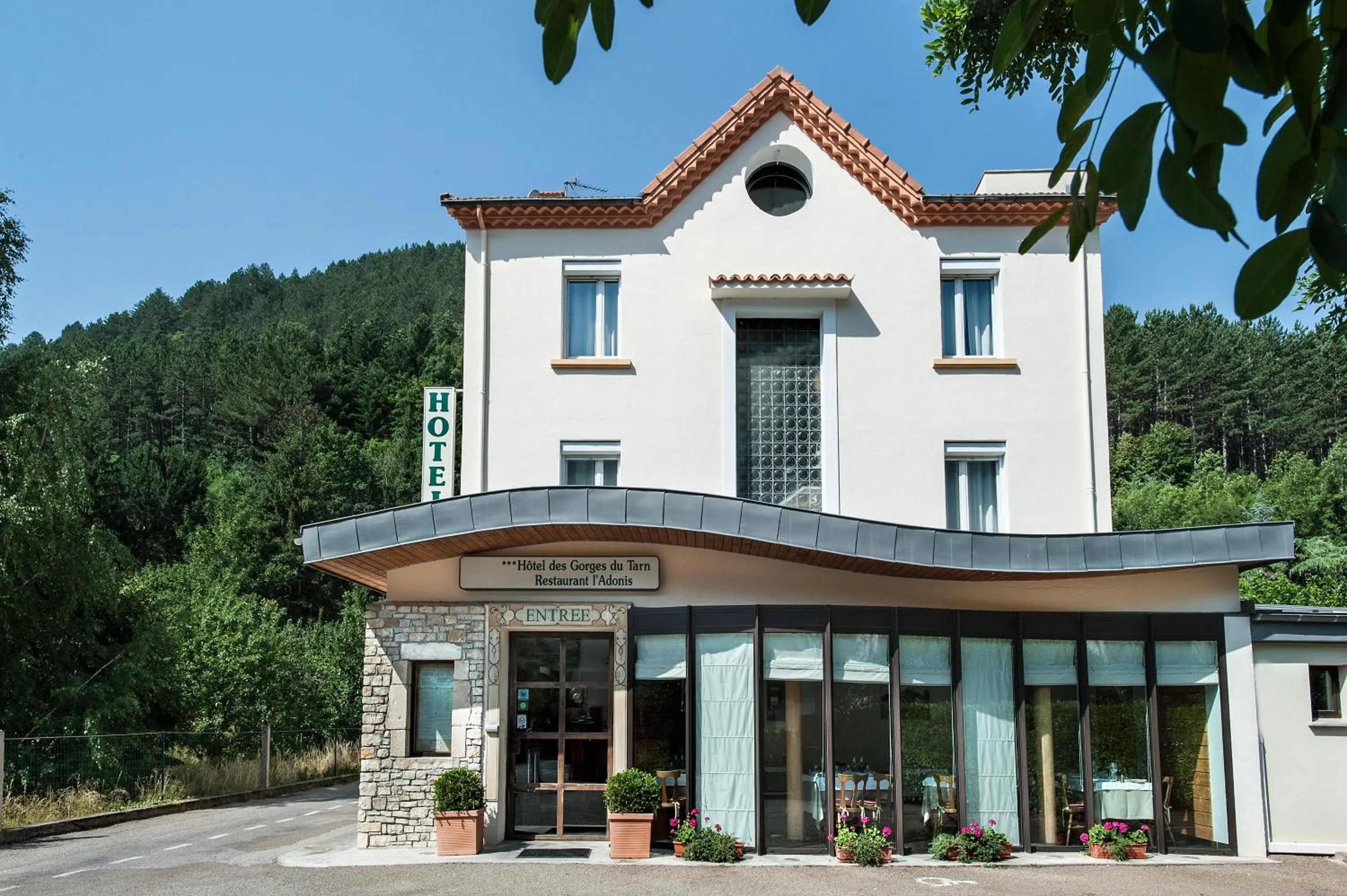 Property building in Logis Hotel Restaurant des Gorges du Tarn