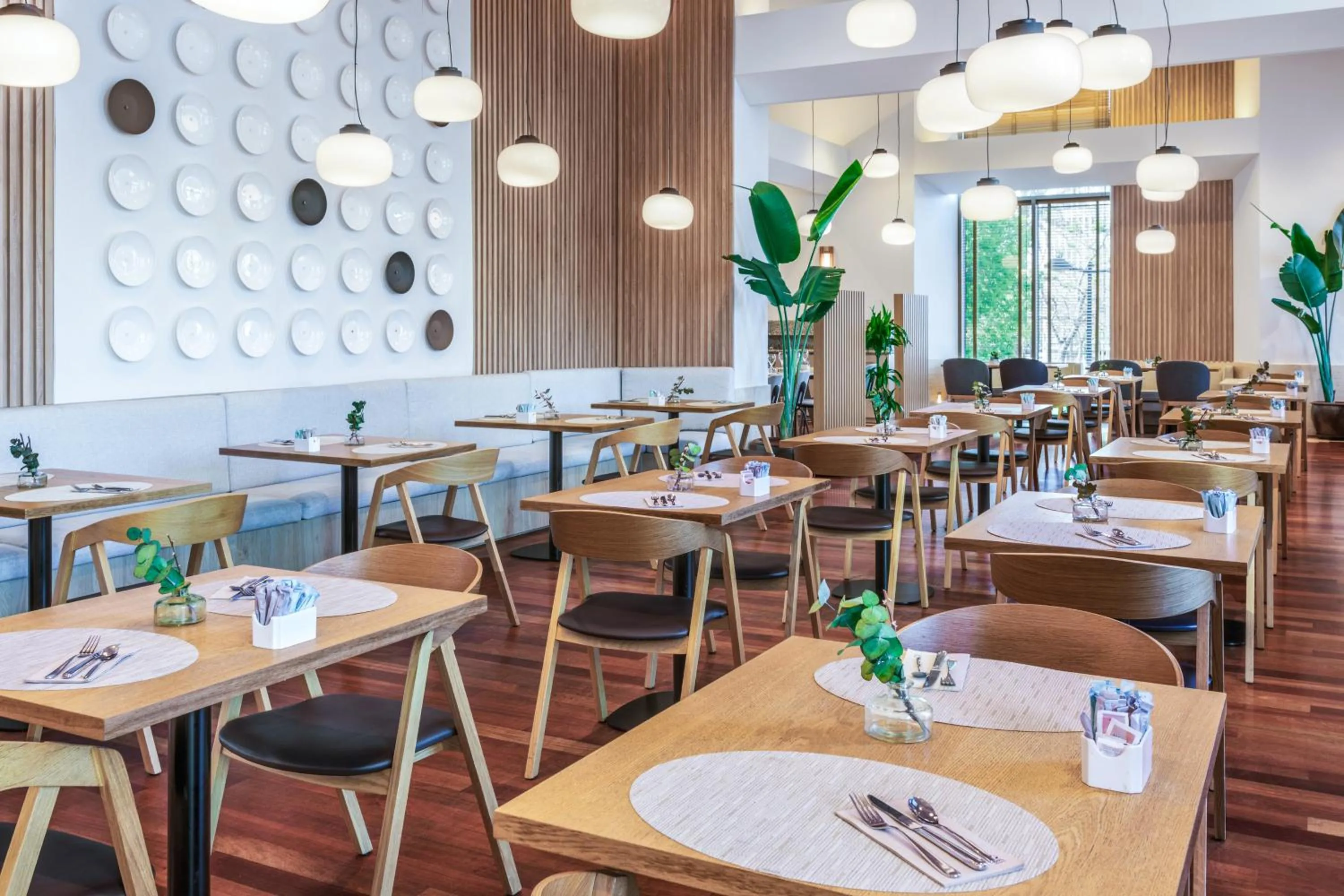 Restaurant/places to eat in Melia Valencia