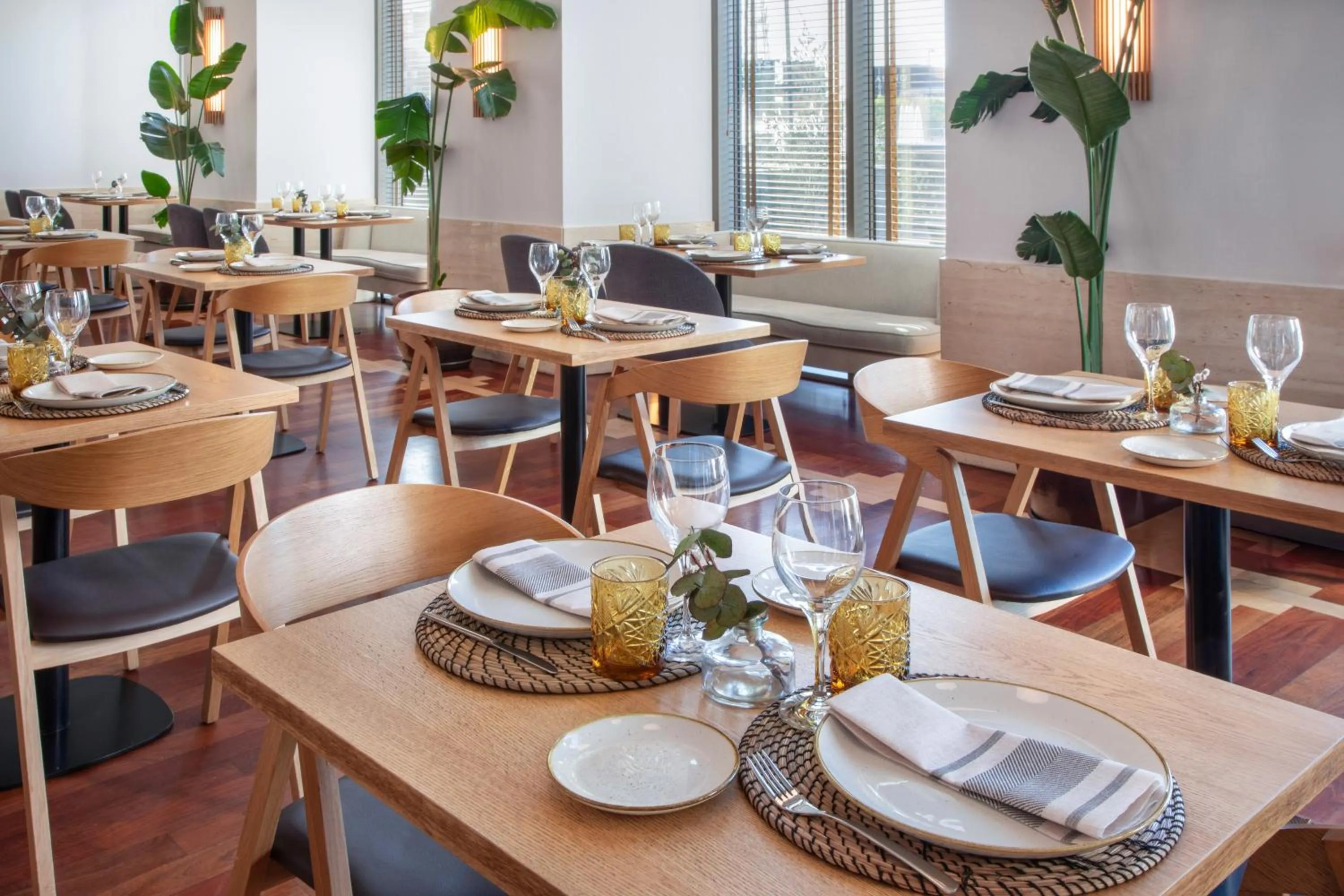 Restaurant/places to eat in Melia Valencia
