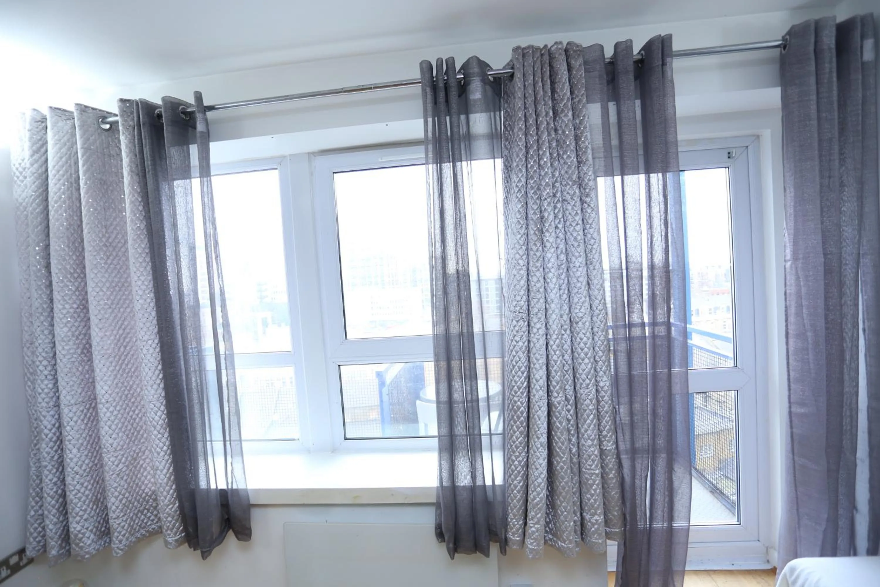 Sea view in Gorgeous 2 bedroom 2 bathroom Woolwich