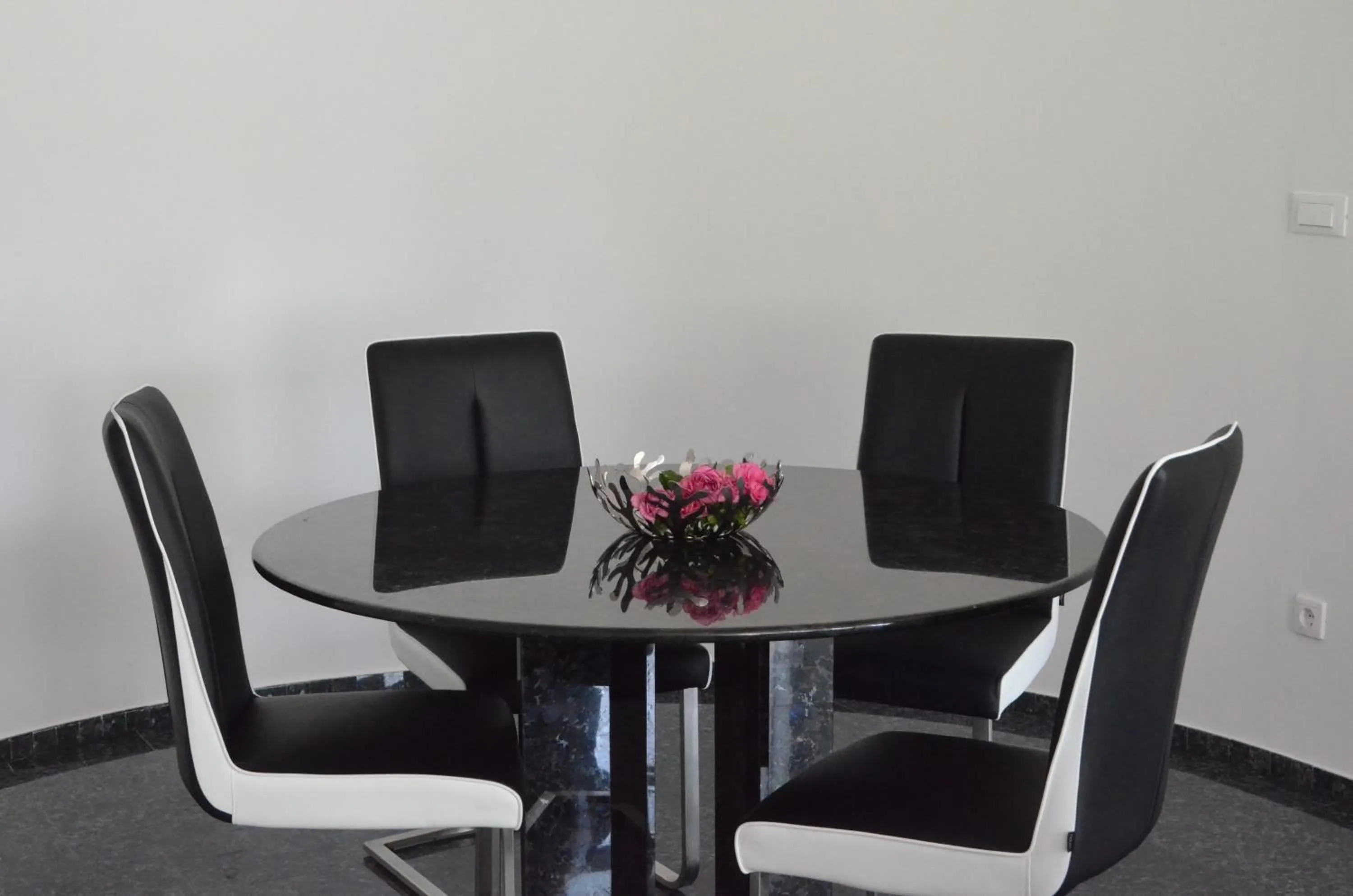 Dining area in Luxury Apartments Zana