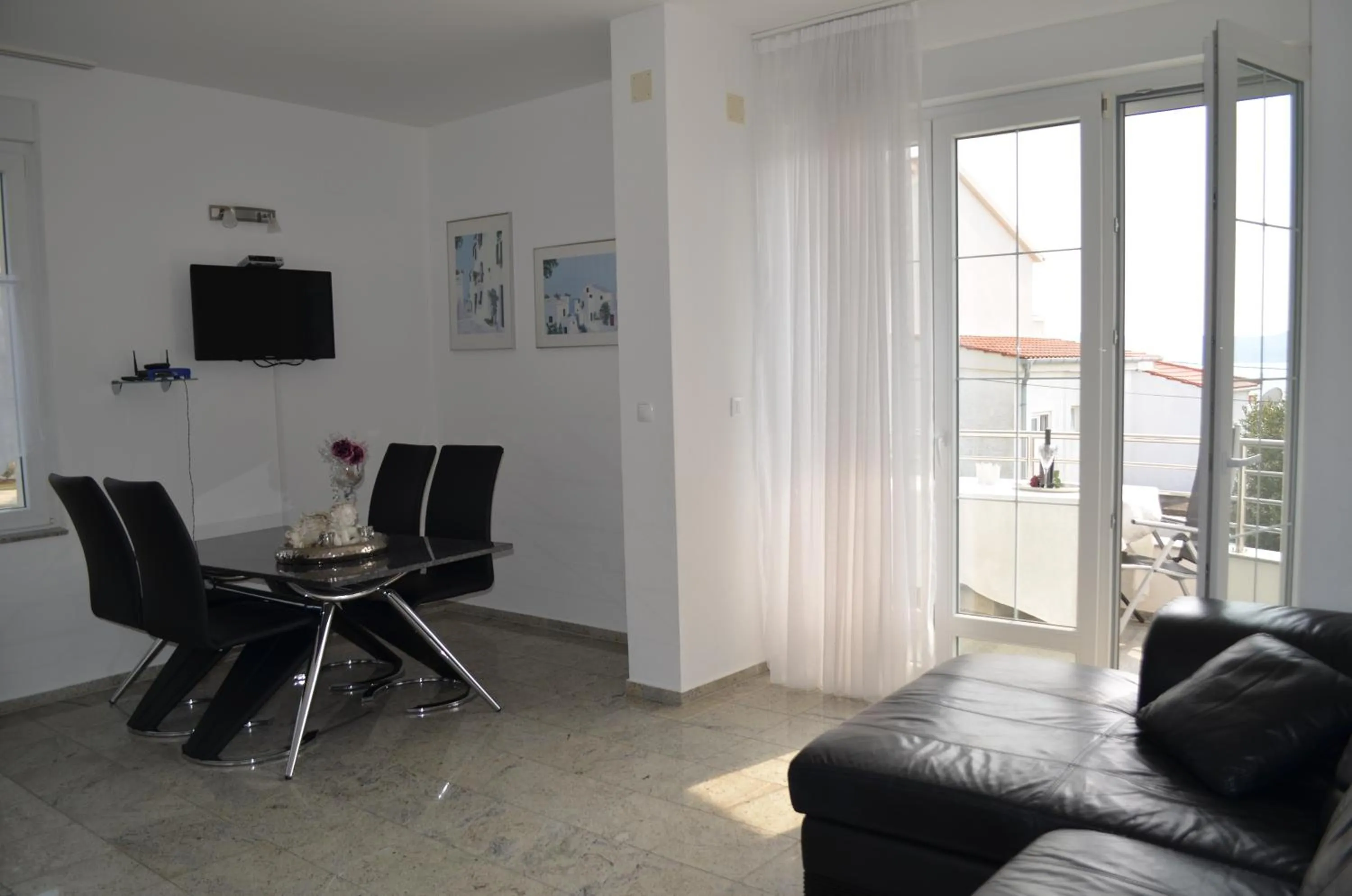 Communal lounge/ TV room in Luxury Apartments Zana