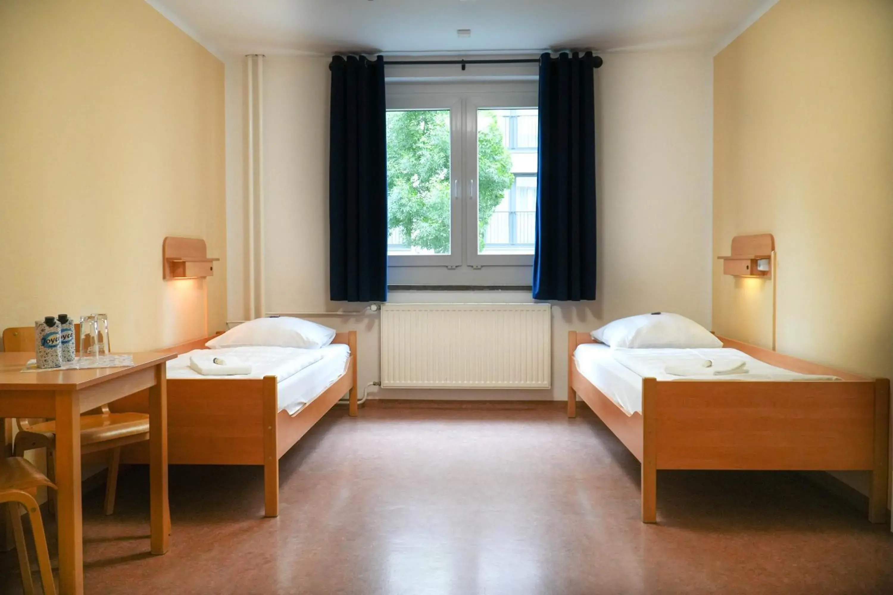 Twin Room - Disability Access in DJH Jugendherberge Dresden - Jugendgästehaus Twin Room - Disability Access in DJH Jugendherberge Dresden - Jugendgästehaus
