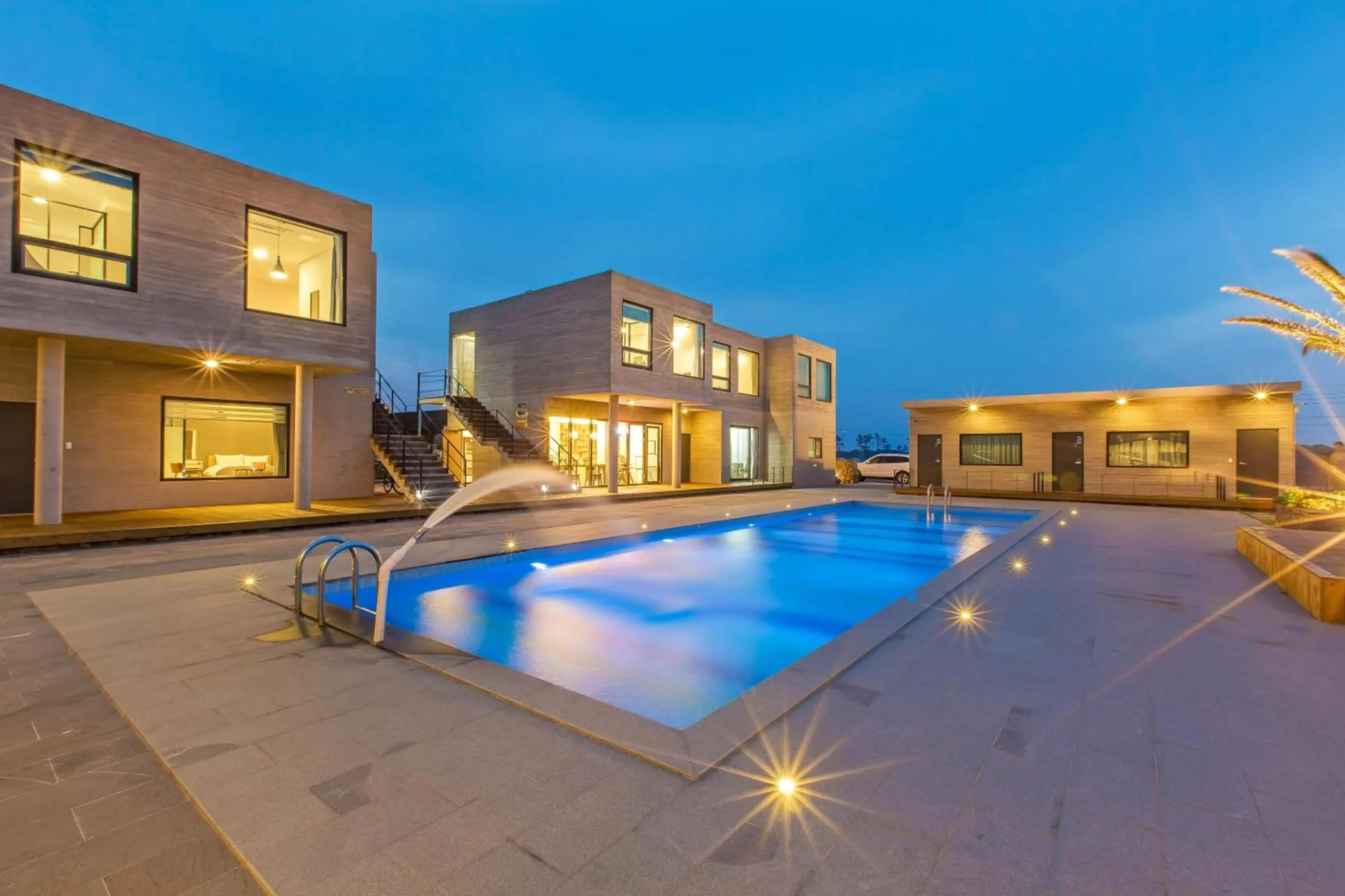 Swimming pool in Lunamar Pension