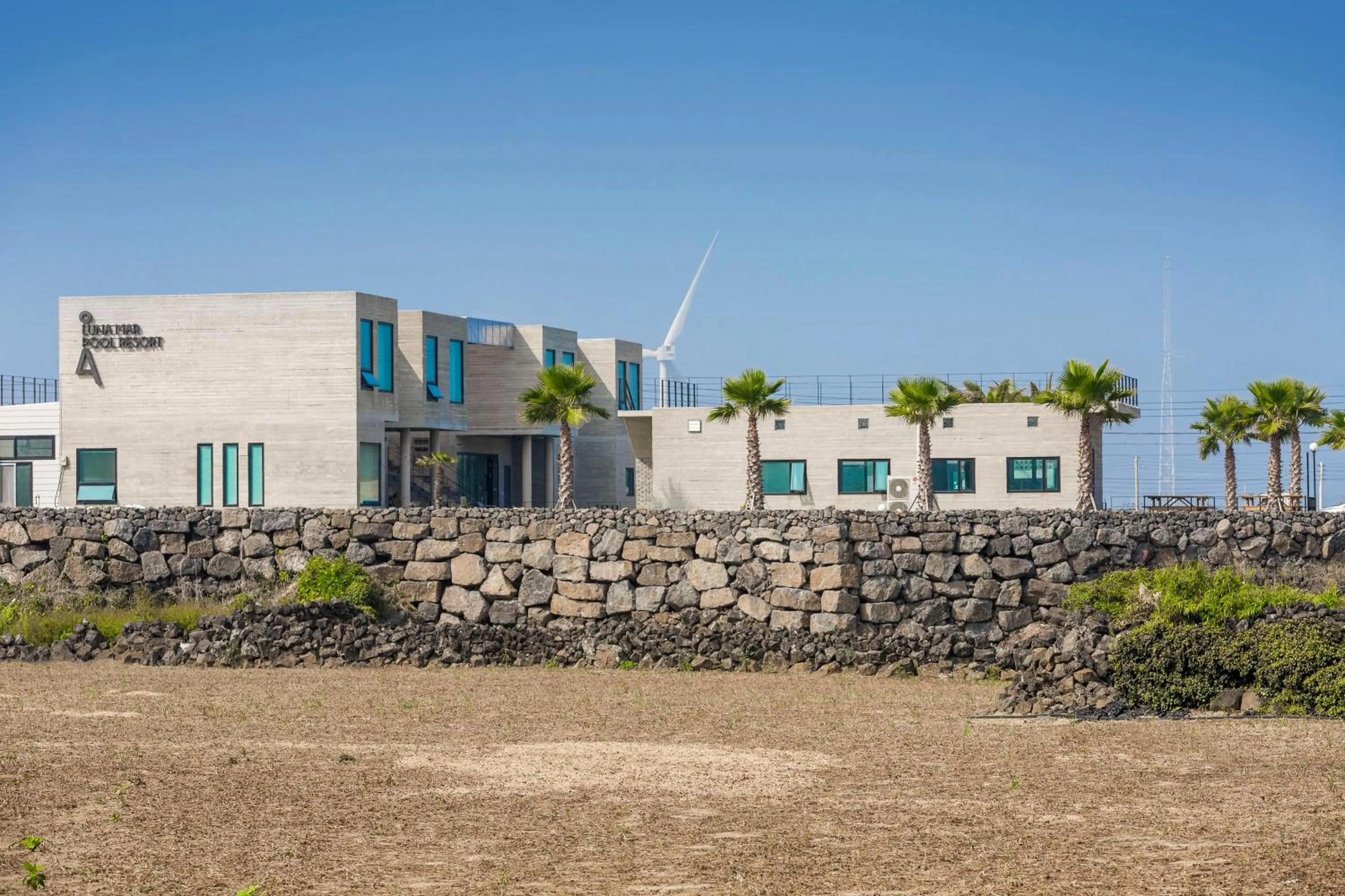 Property building in Lunamar Pension