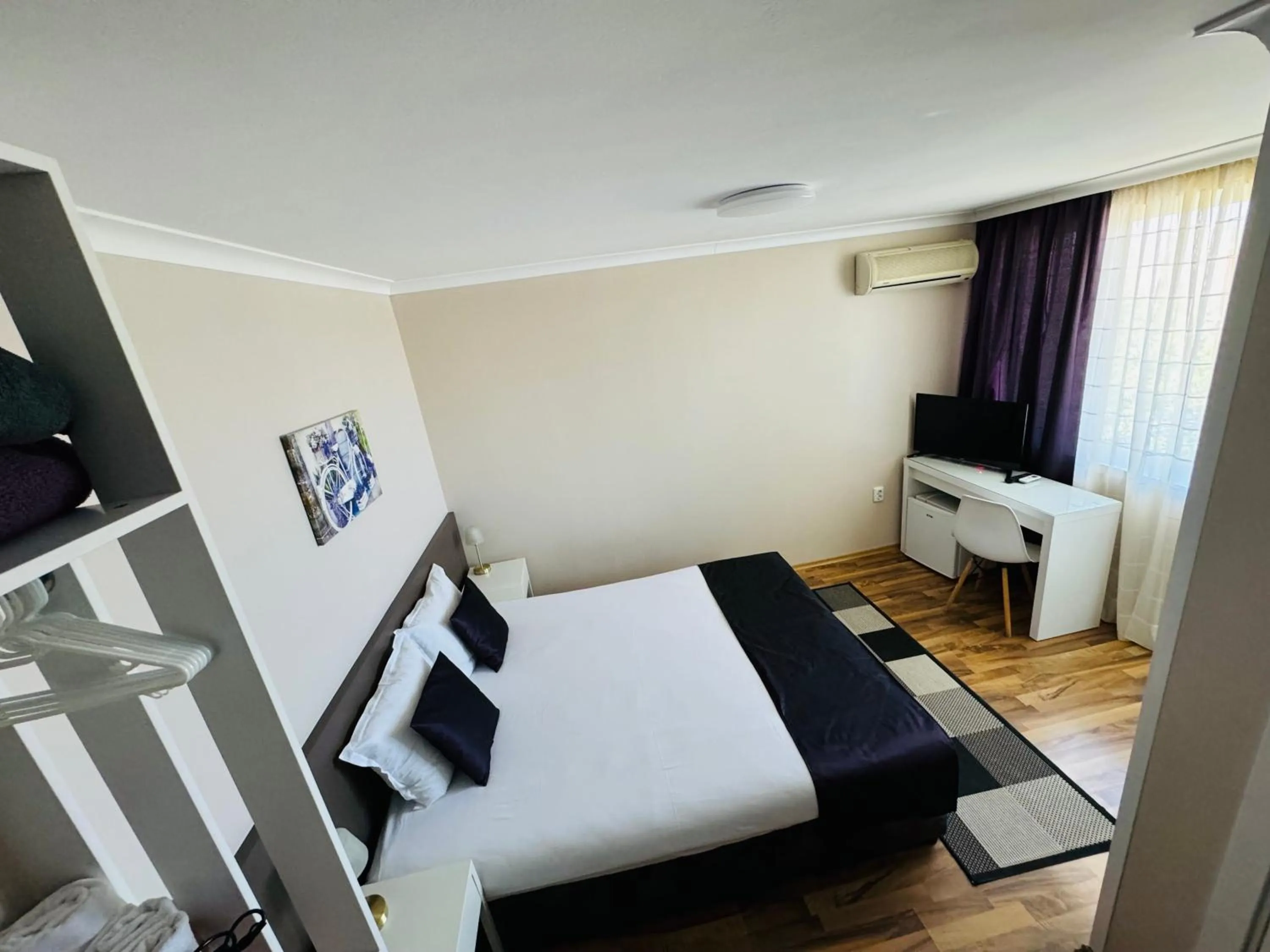 Photo of the whole room, Bed in Hotel Amfora